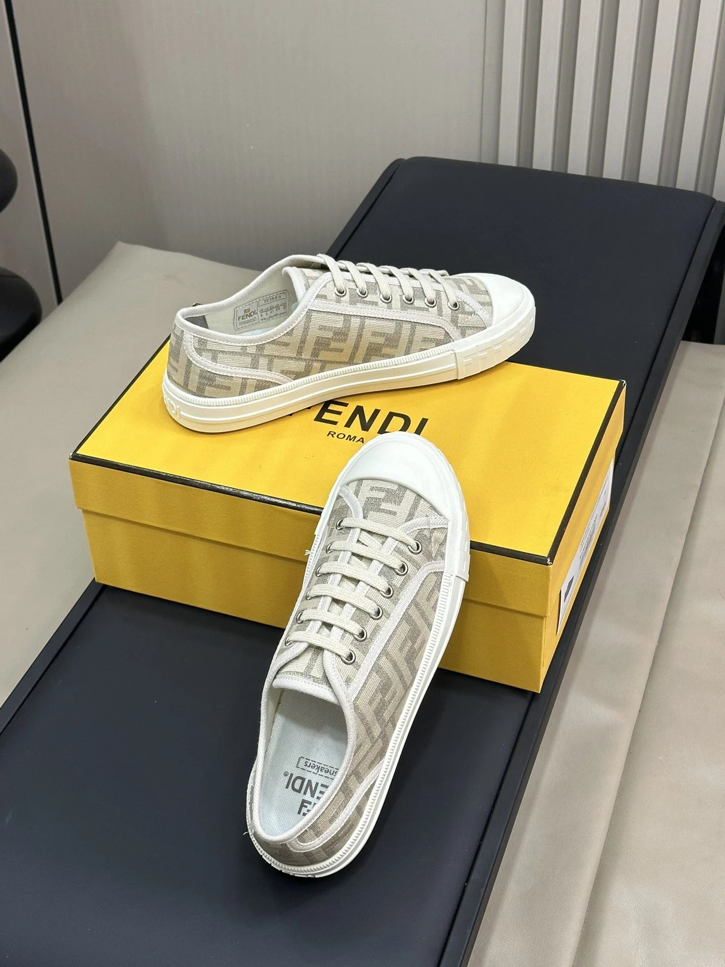 FENDI SNEAKER