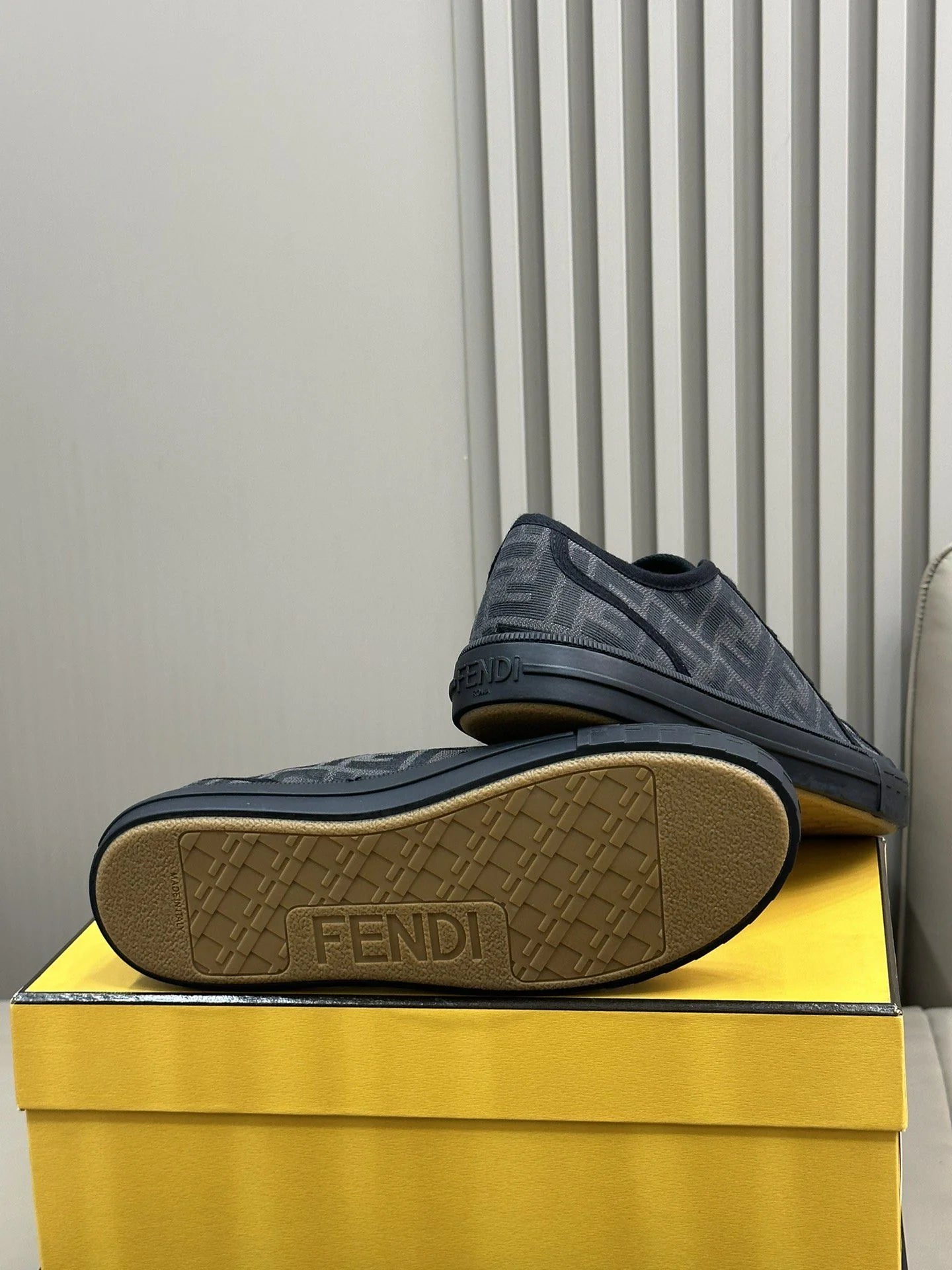 FENDI SNEAKER