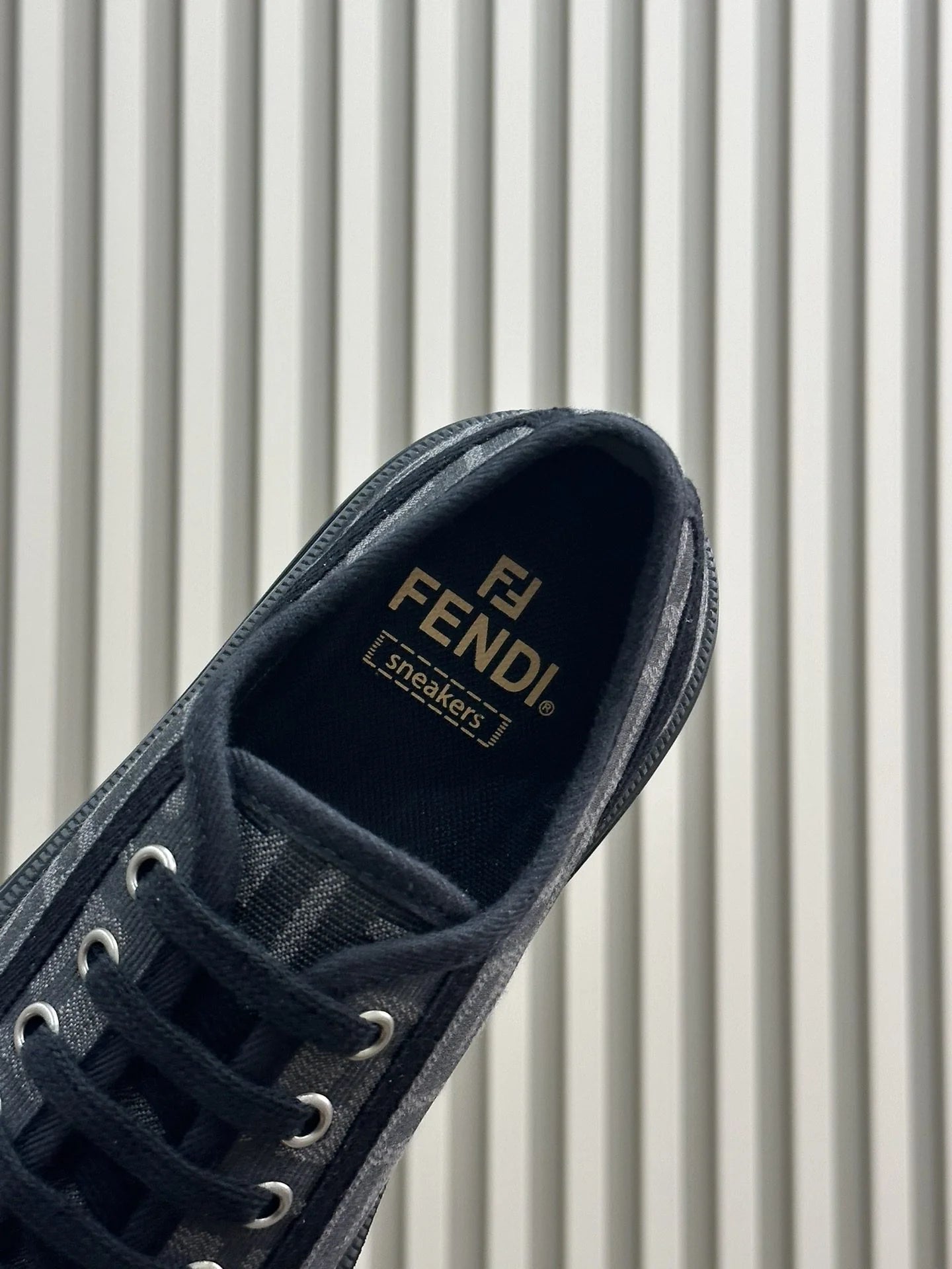 FENDI SNEAKER