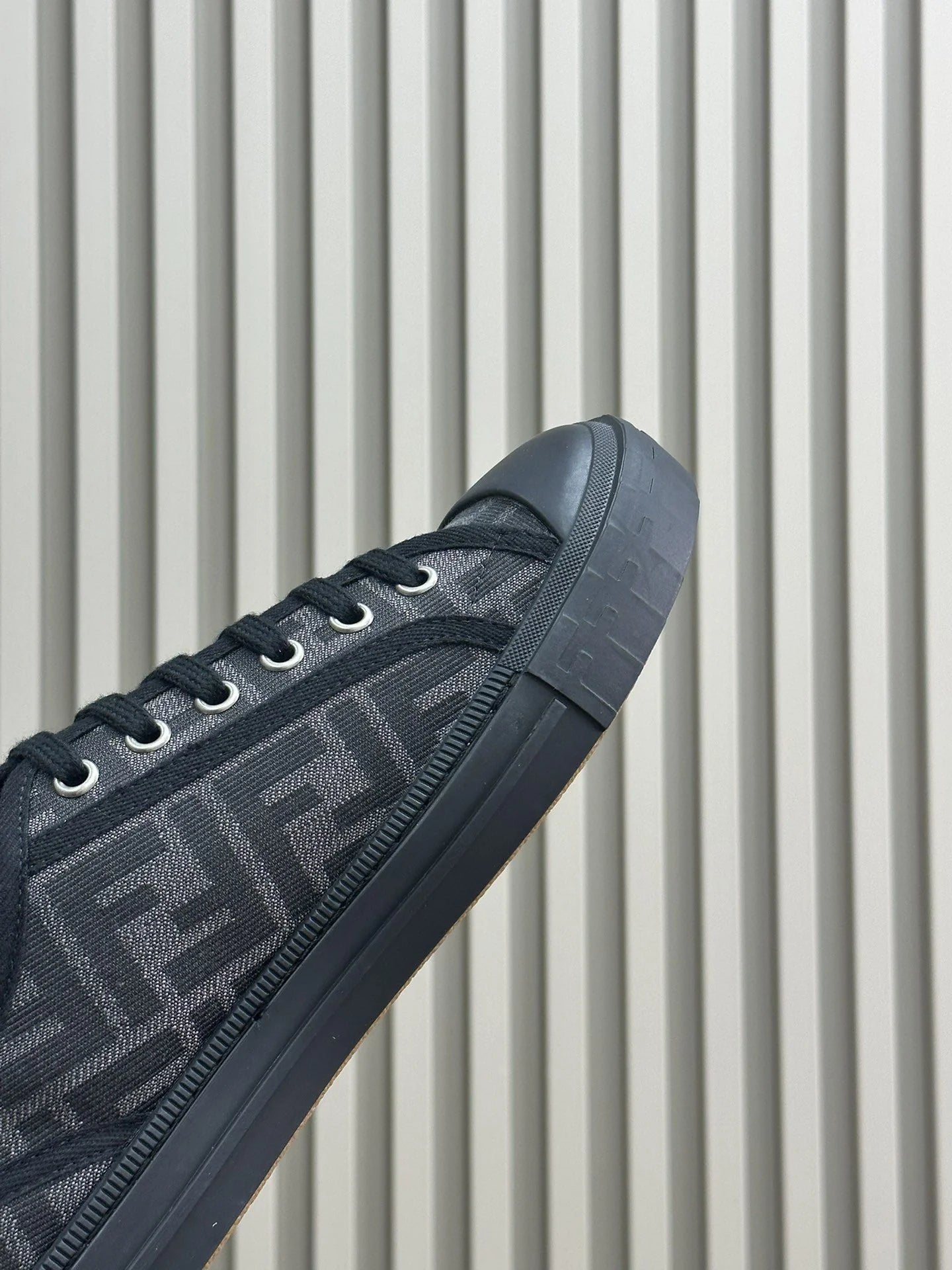 FENDI SNEAKER