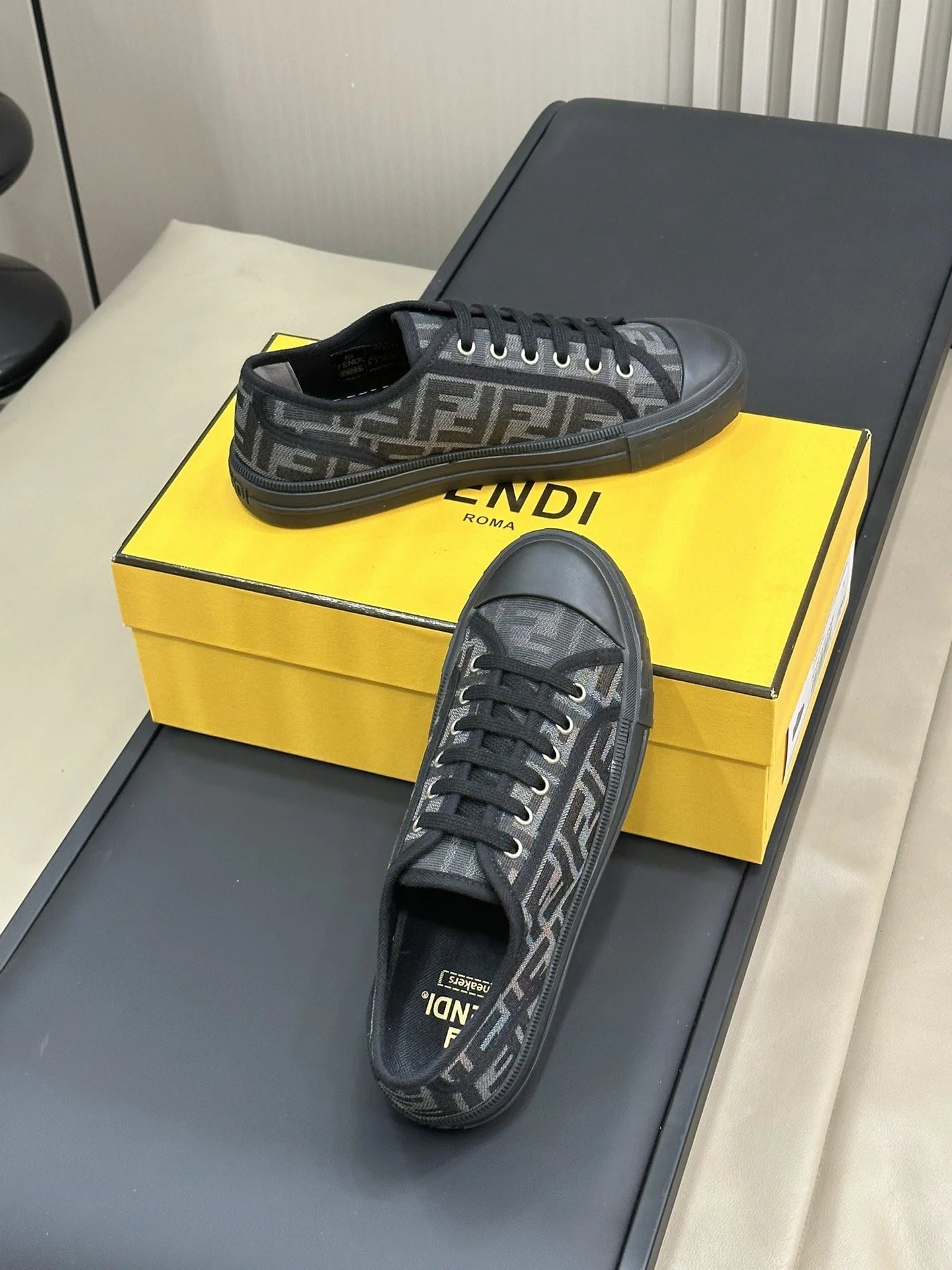 FENDI SNEAKER