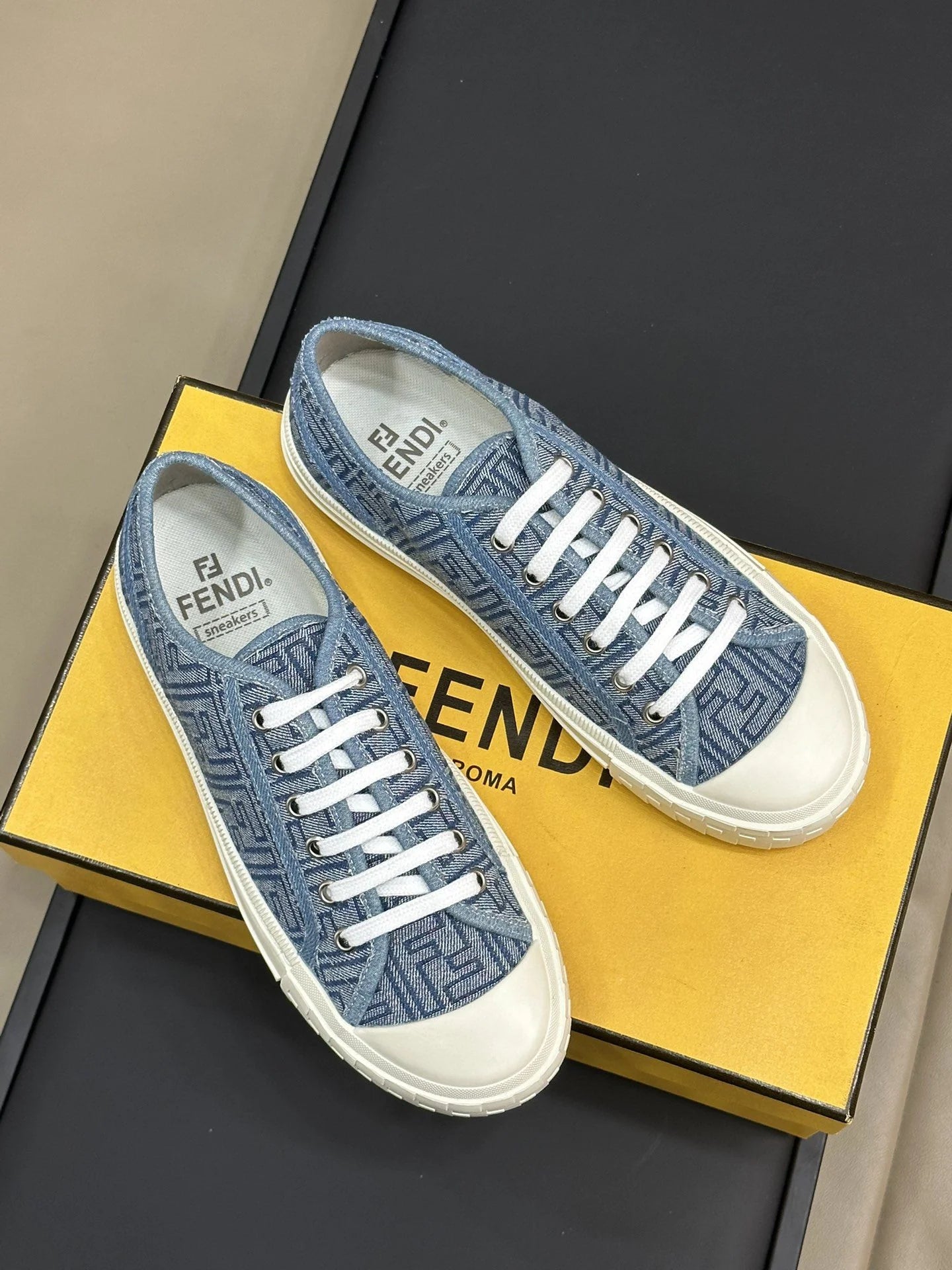 FENDI SNEAKER