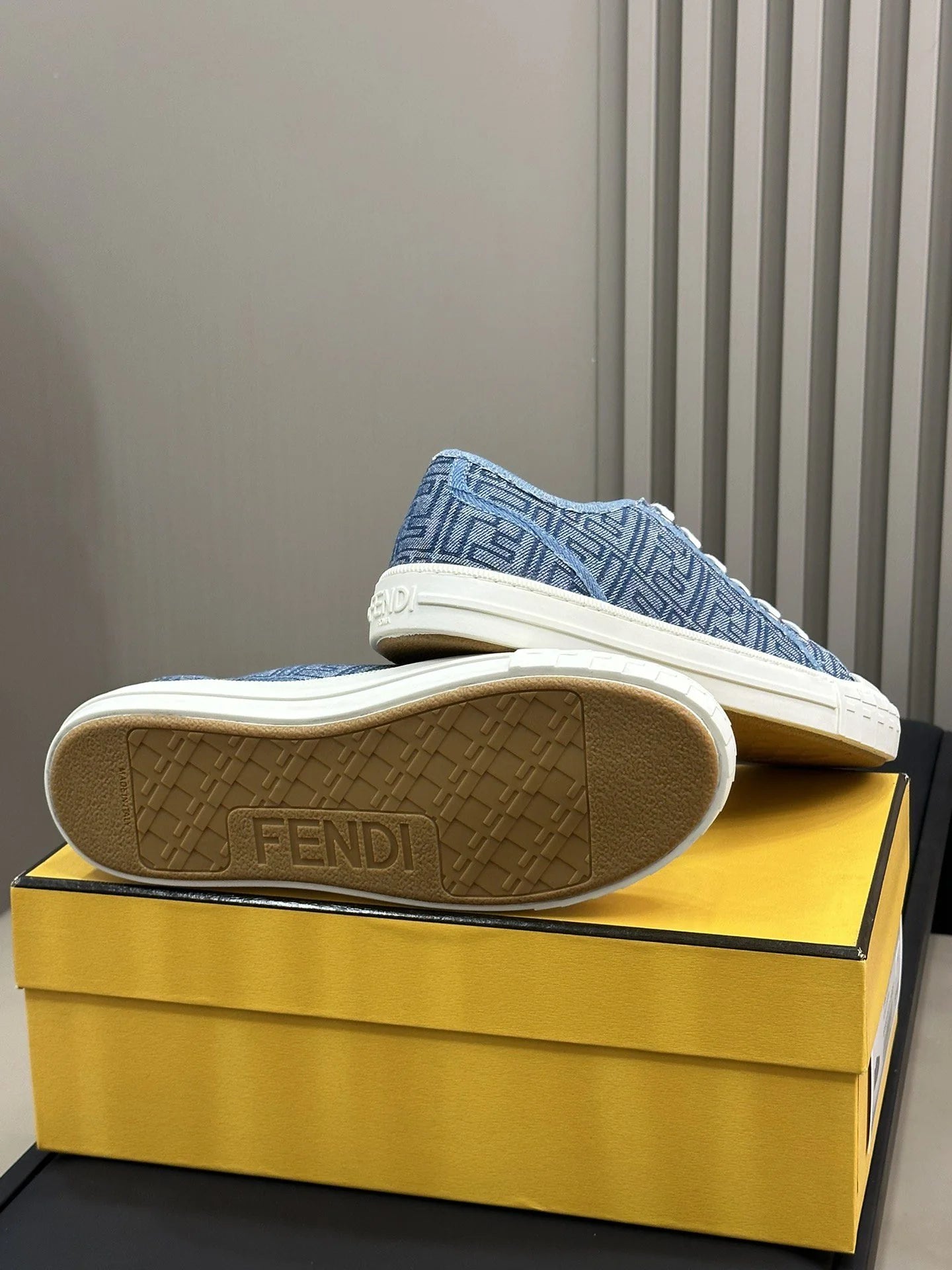 FENDI SNEAKER