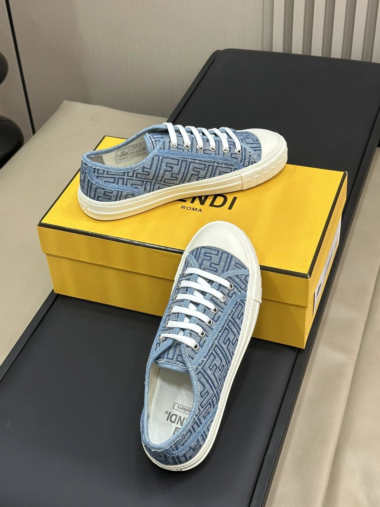 FENDI SNEAKER