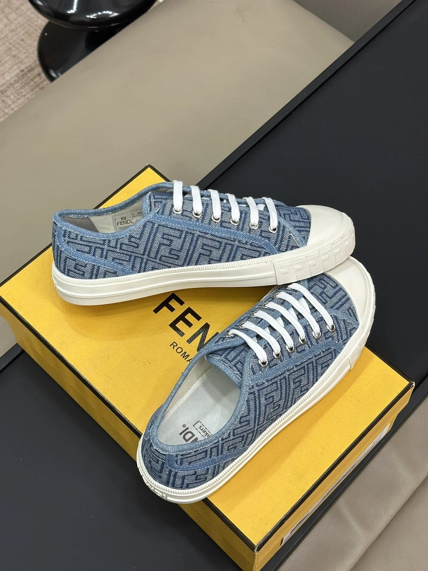 FENDI SNEAKER