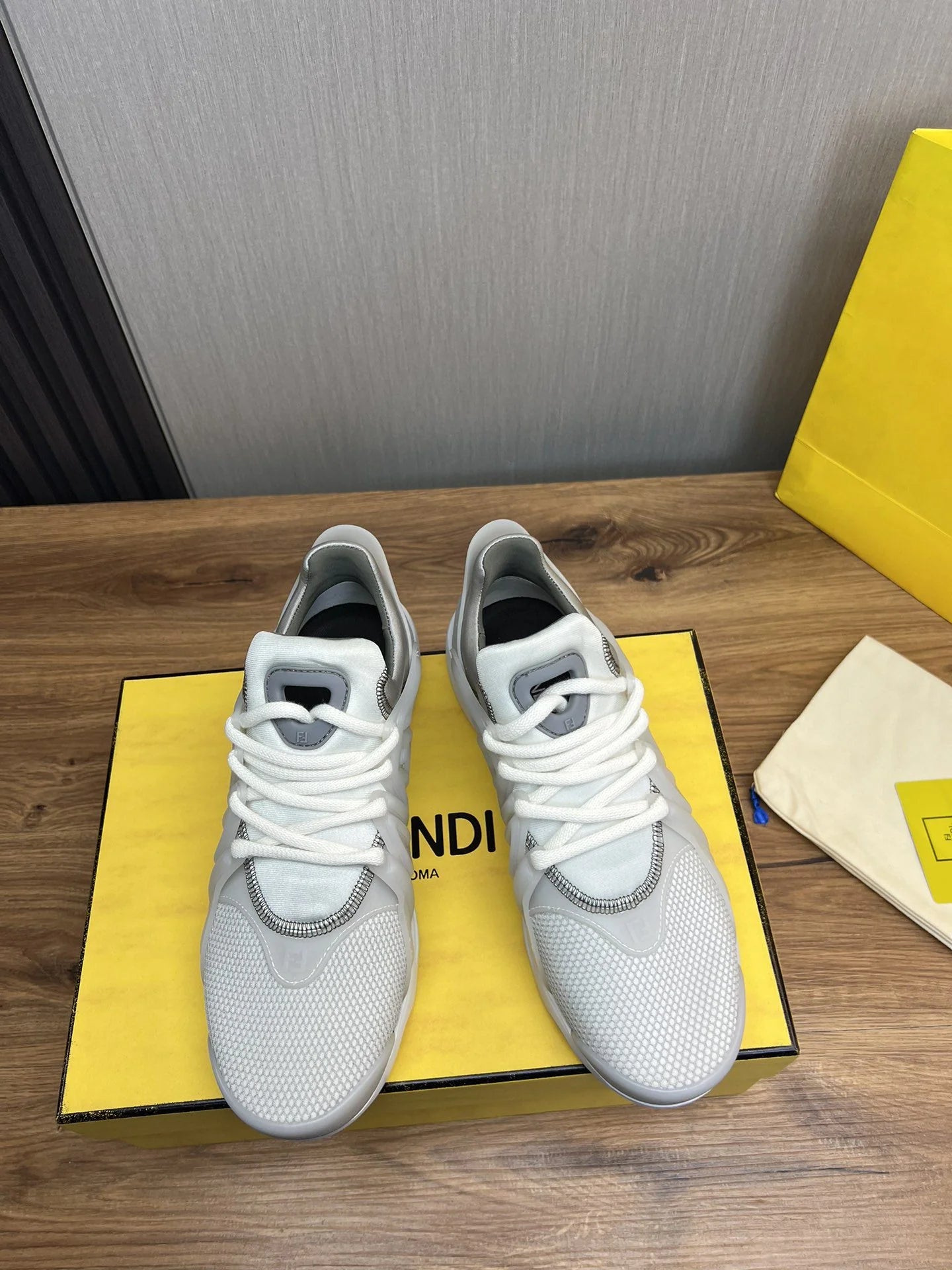 FENDI SNEAKER
