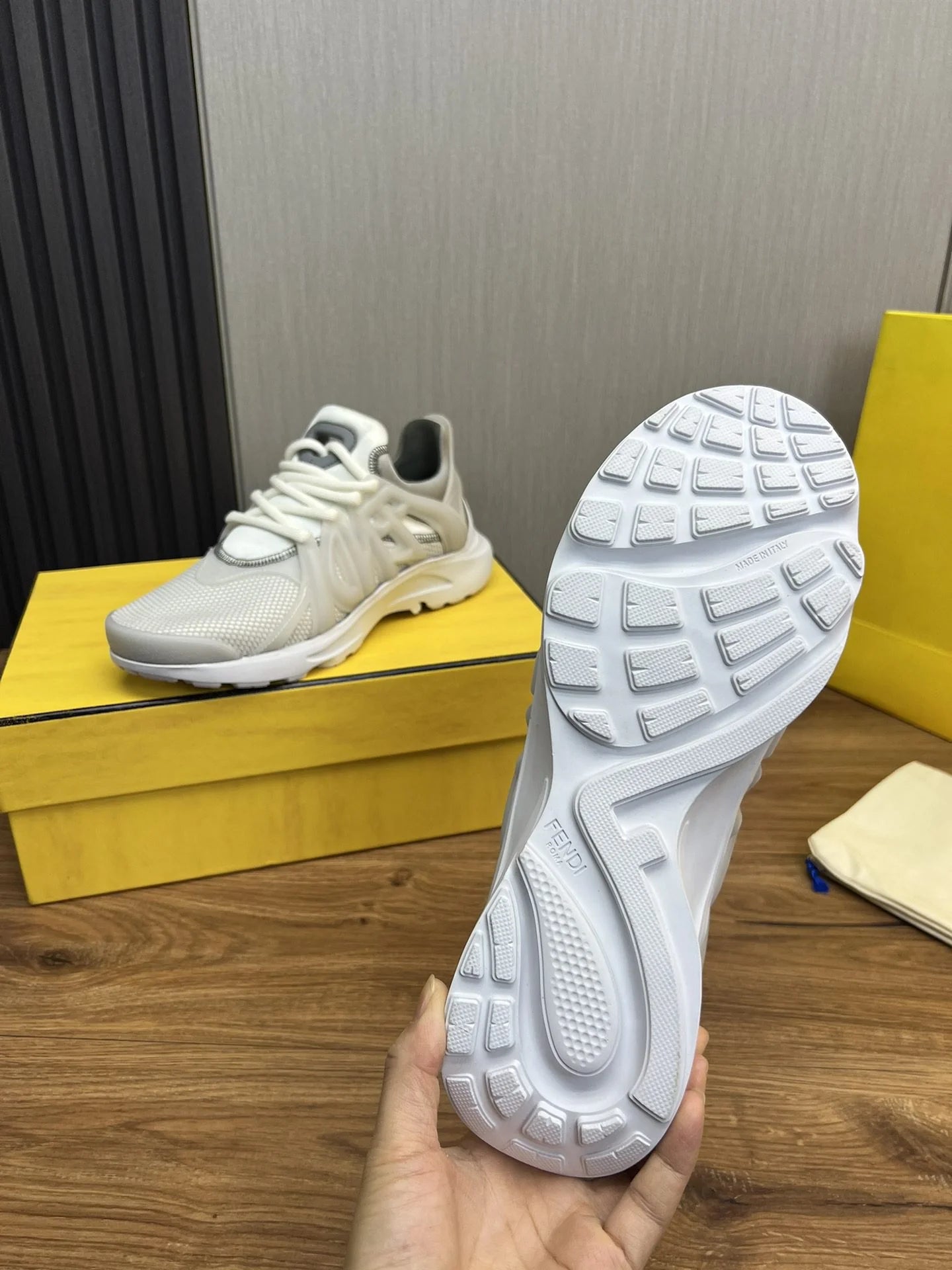 FENDI SNEAKER