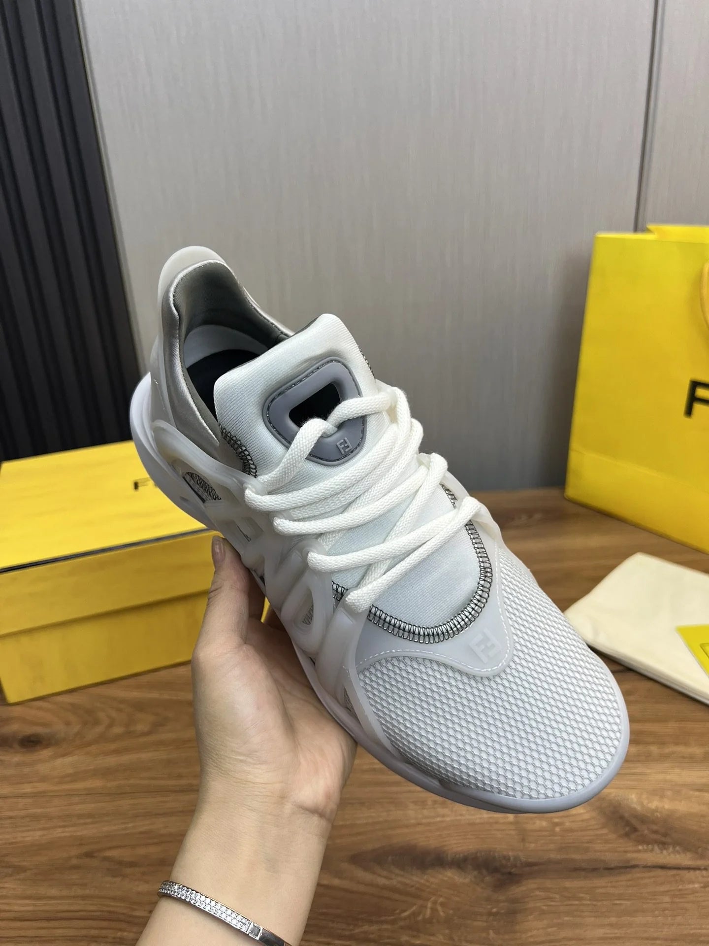 FENDI SNEAKER