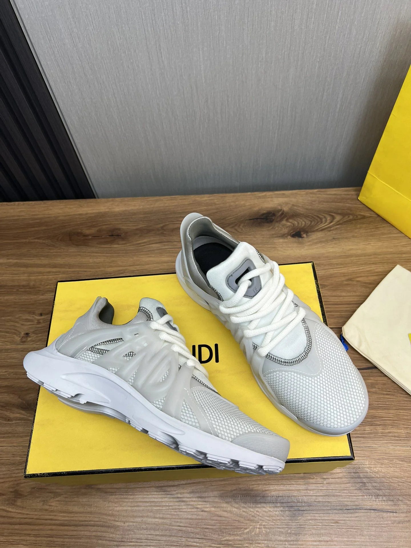 FENDI SNEAKER