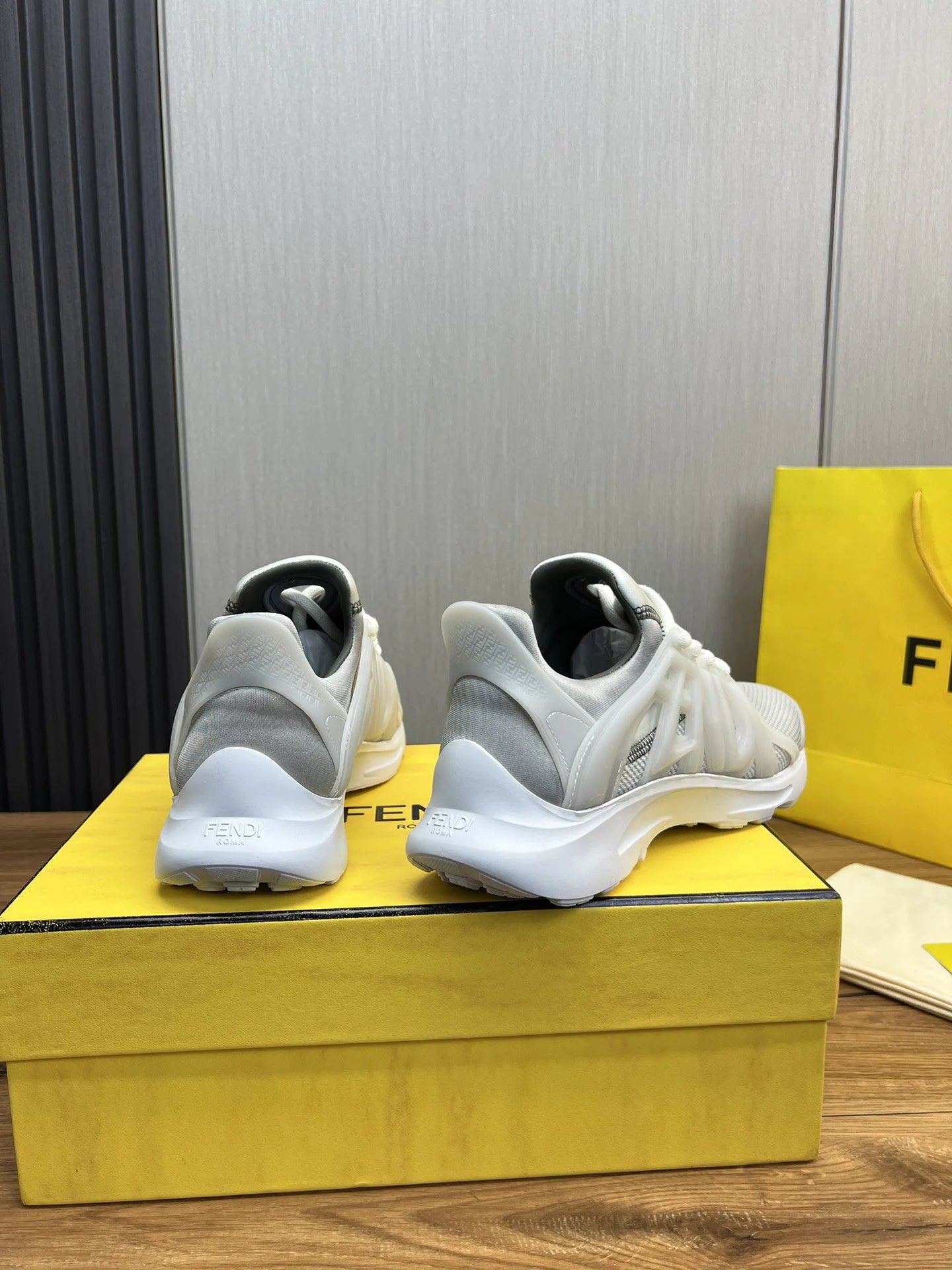 FENDI SNEAKER