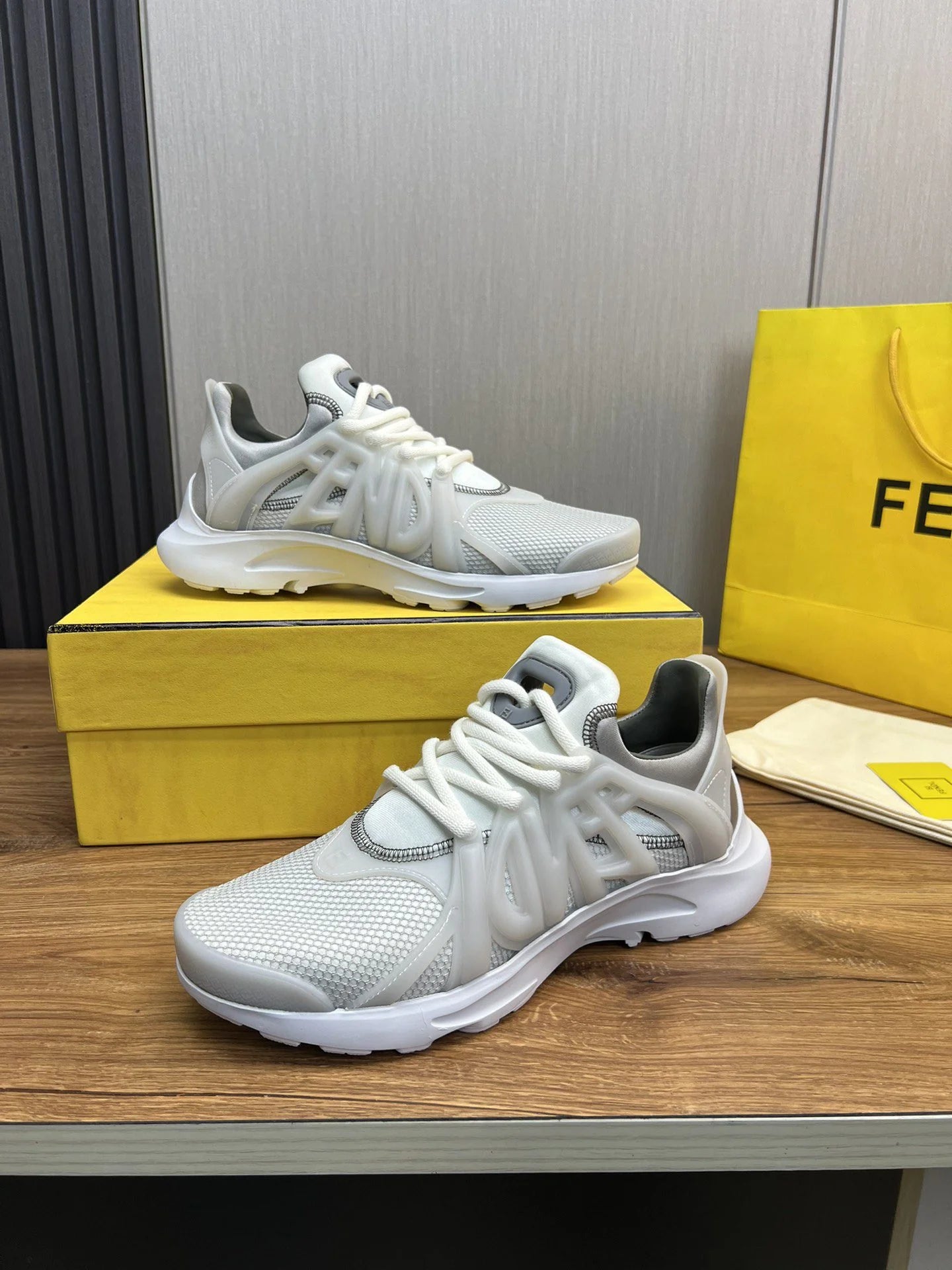 FENDI SNEAKER