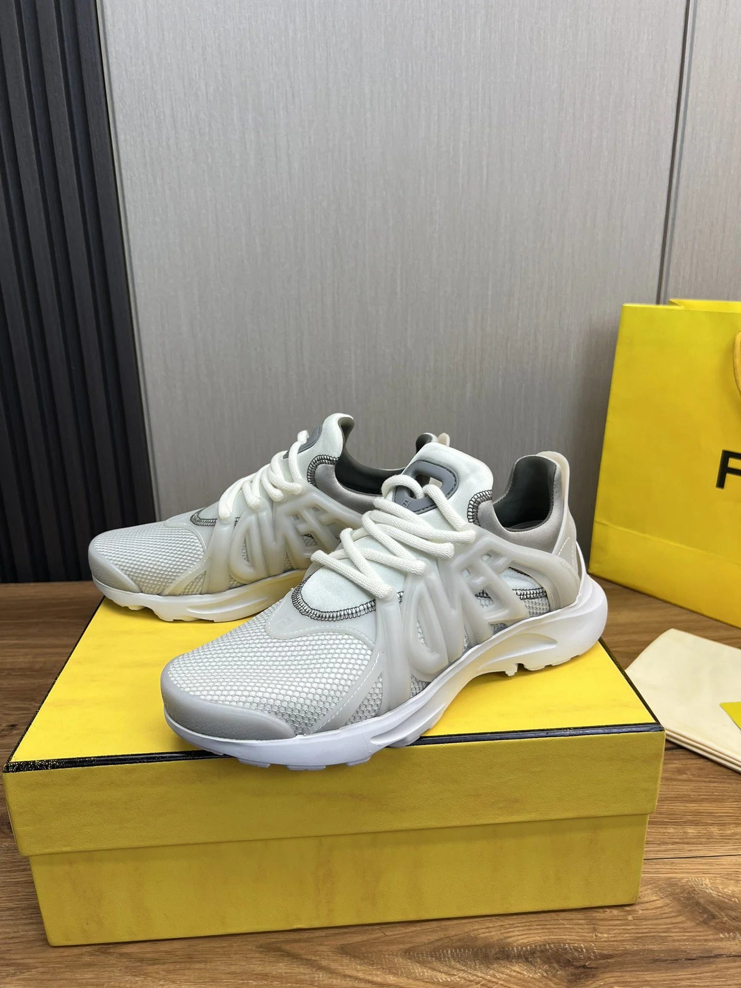 FENDI SNEAKER