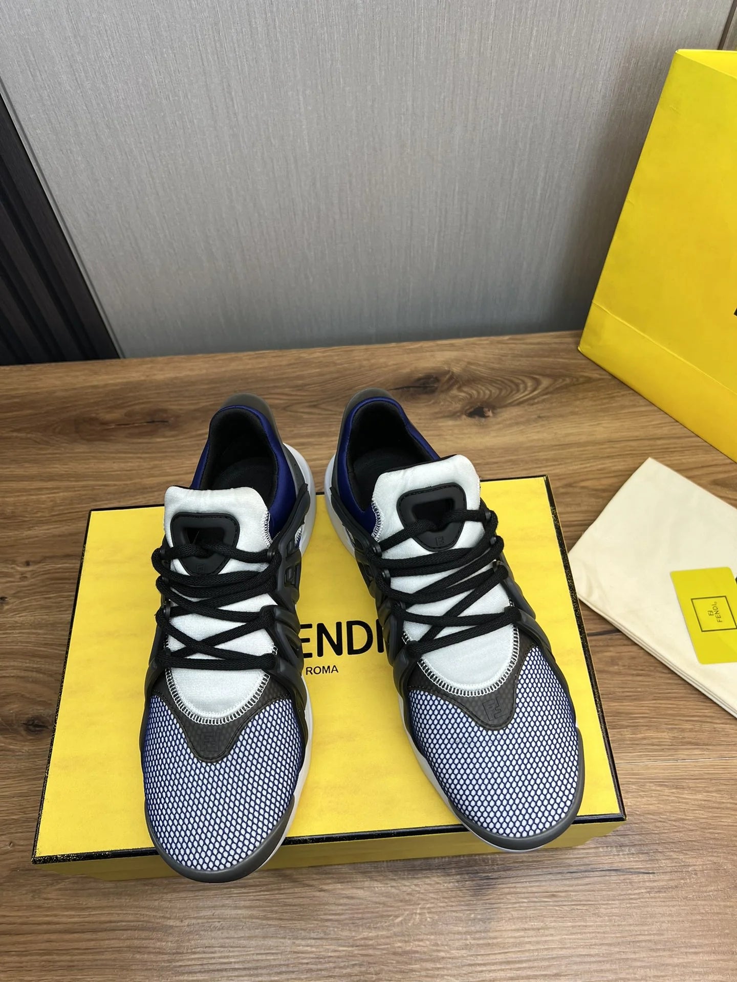 FENDI SNEAKER