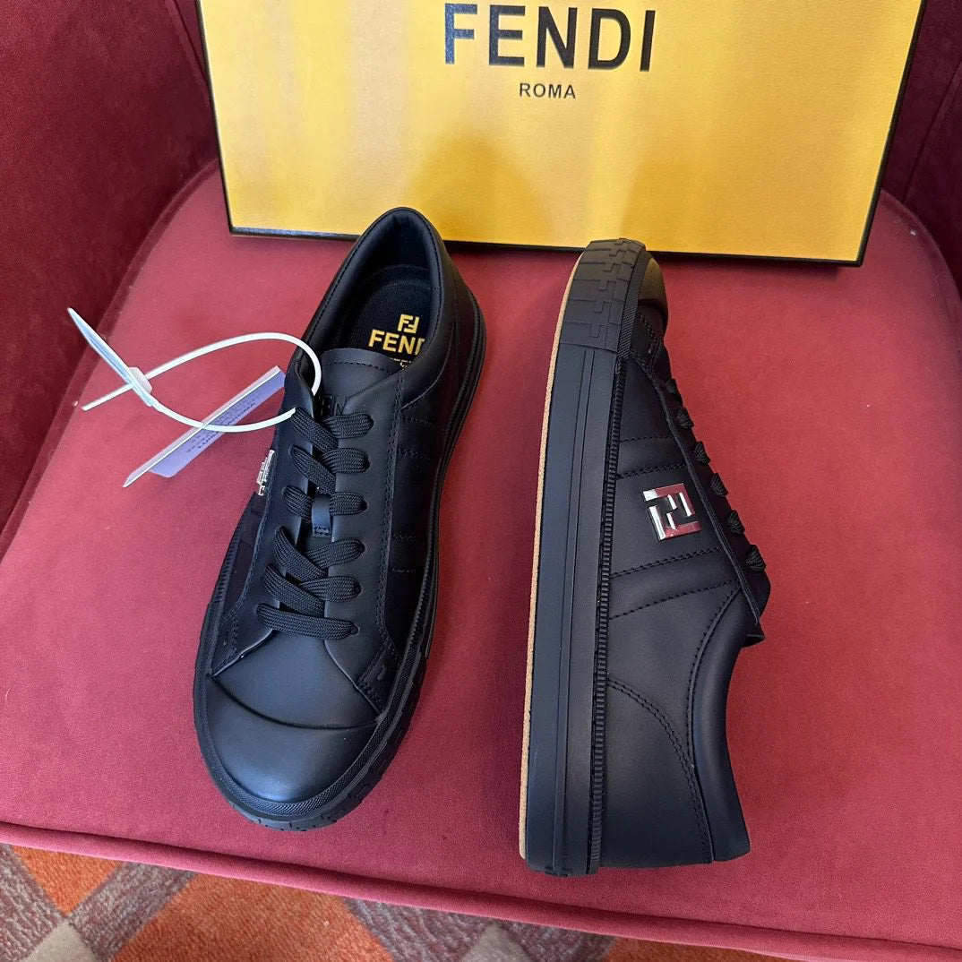 FENDI SNEAKER