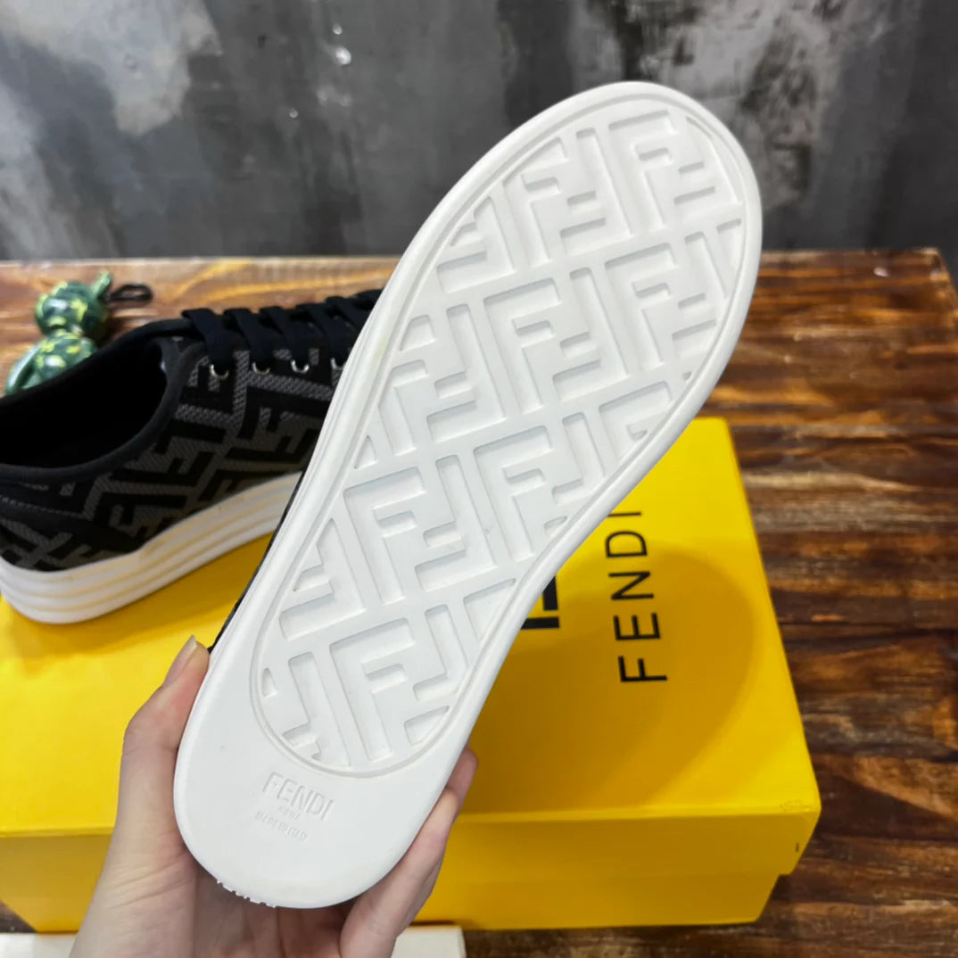 FENDI SNEAKER