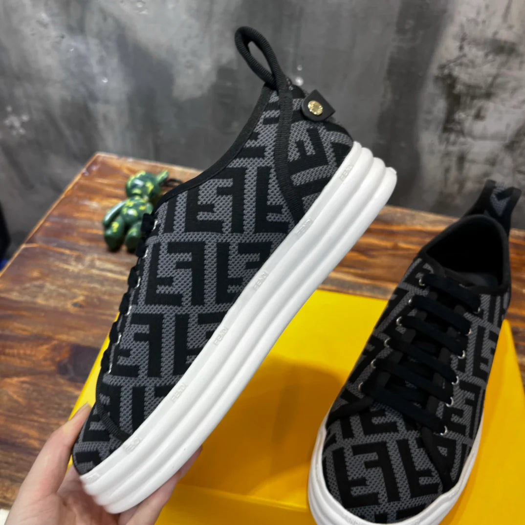 FENDI SNEAKER