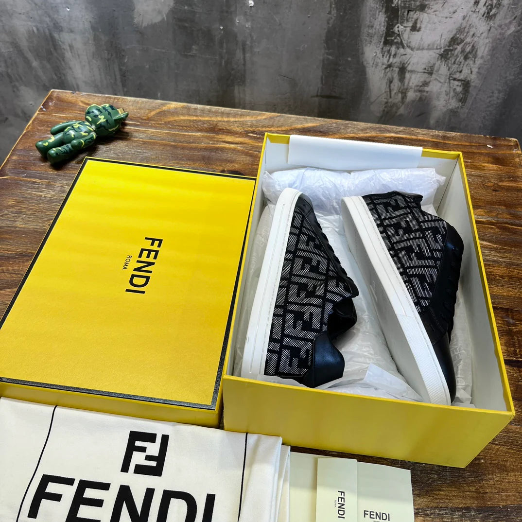 FENDI SNEAKER