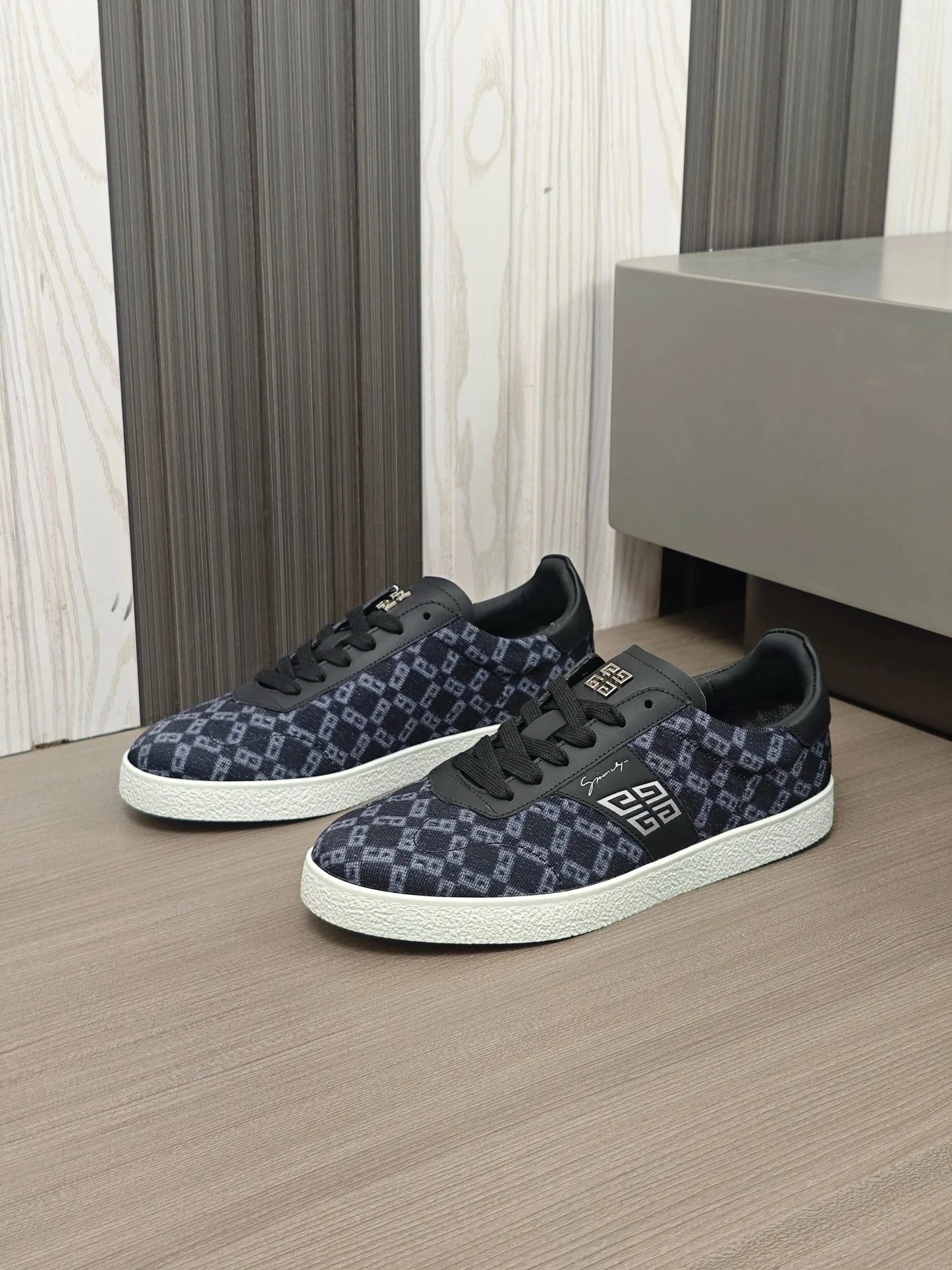GVC SNEAKER