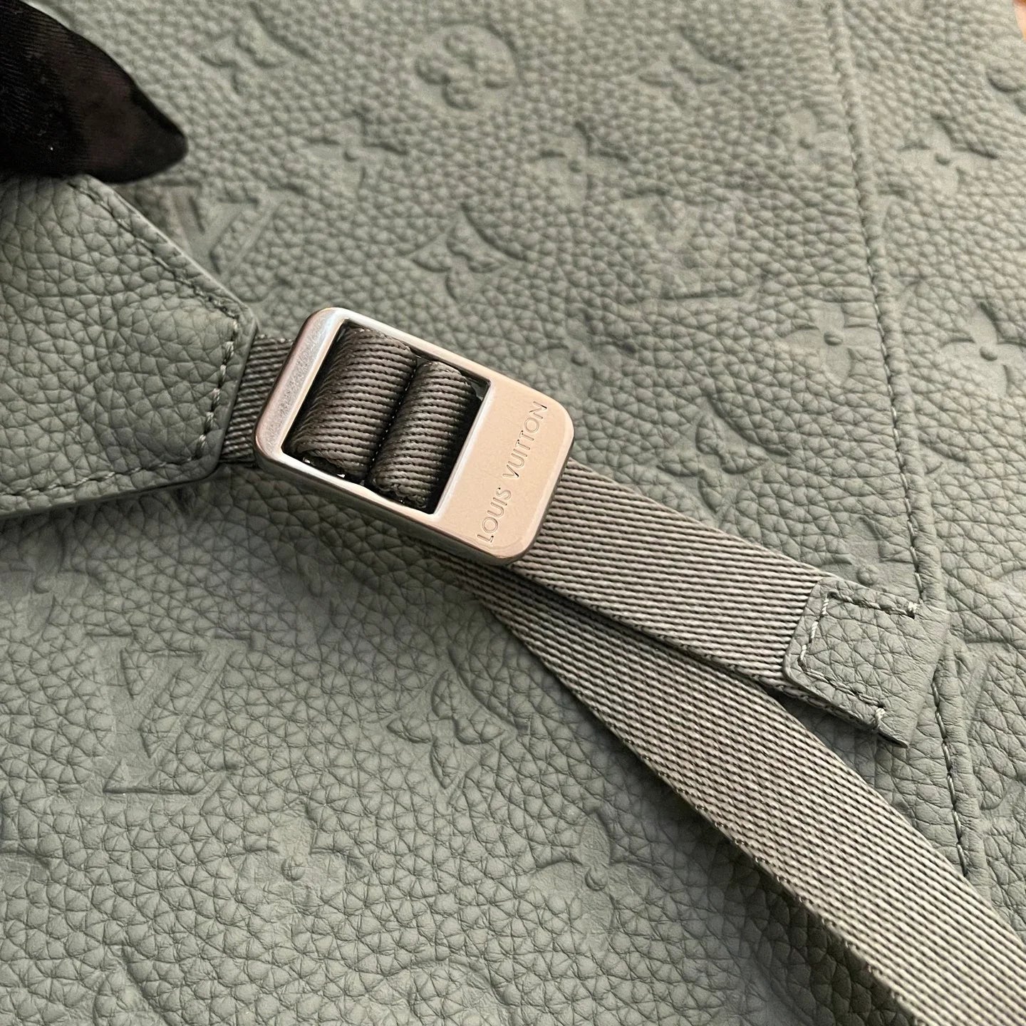 LV BAG M