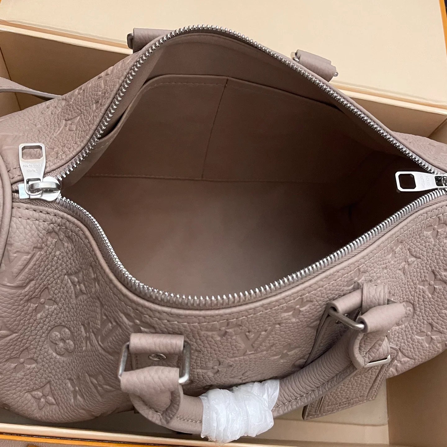 LV BAG M