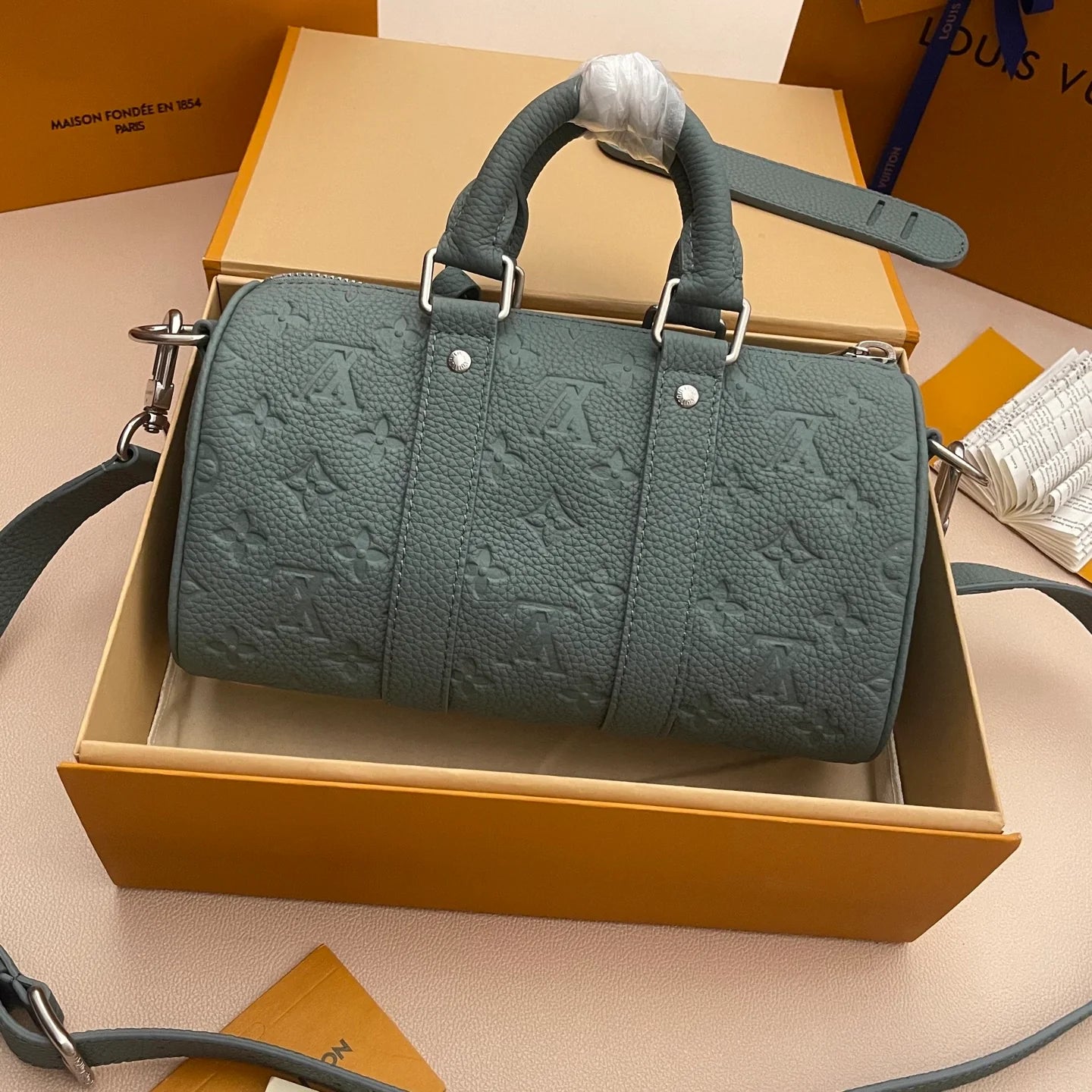 LV BAG M