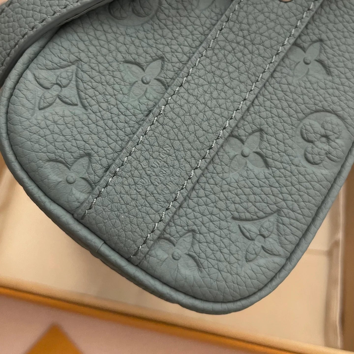 LV BAG M