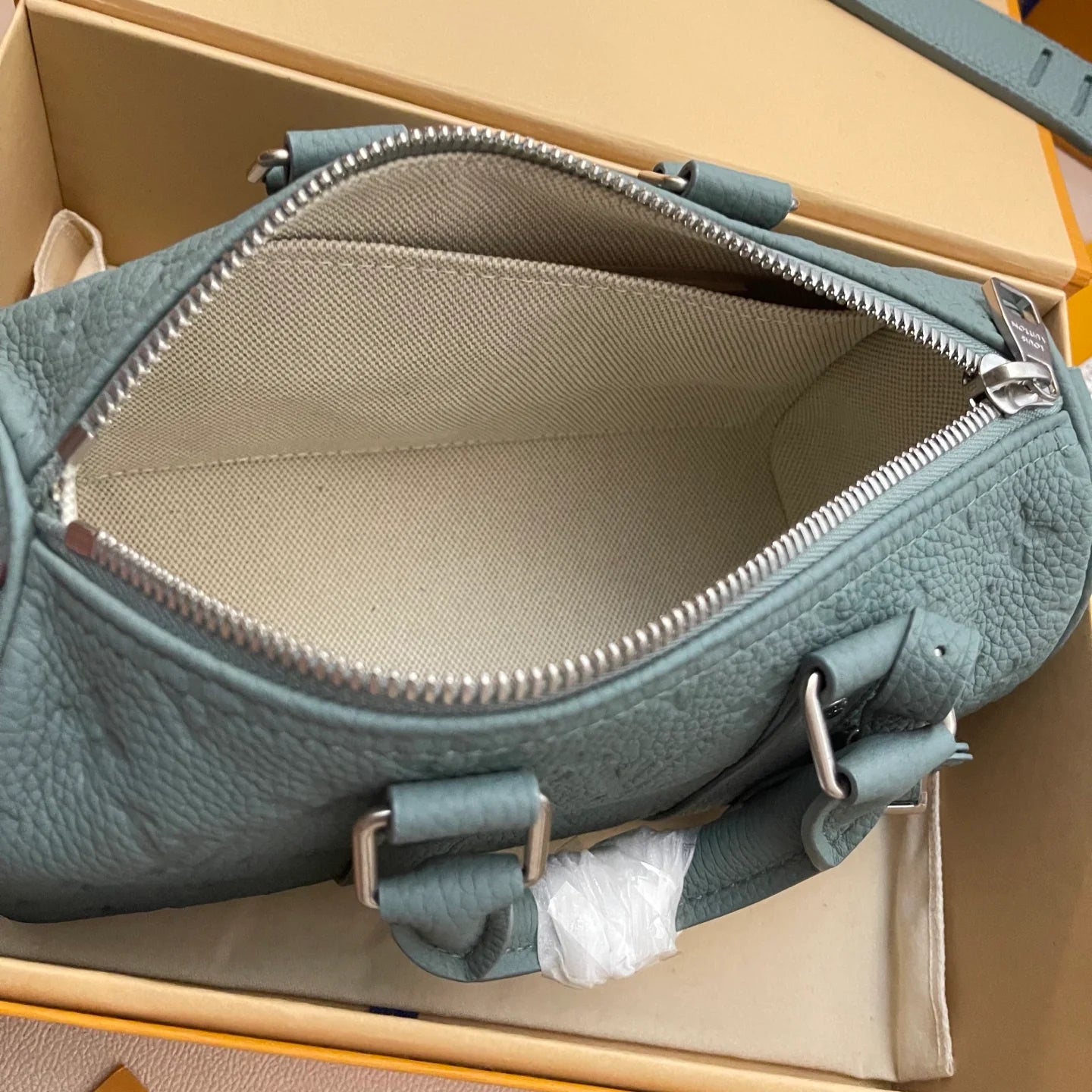 LV BAG M