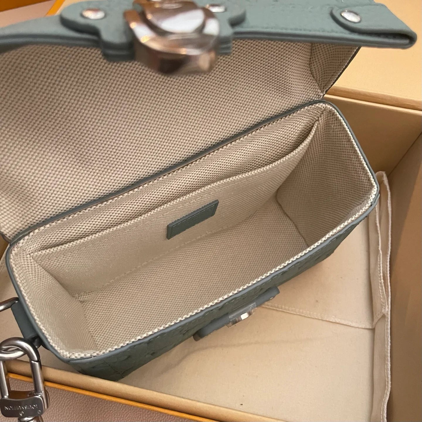 LV BAG M
