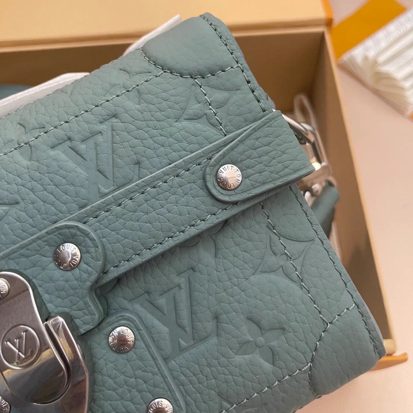LV BAG M