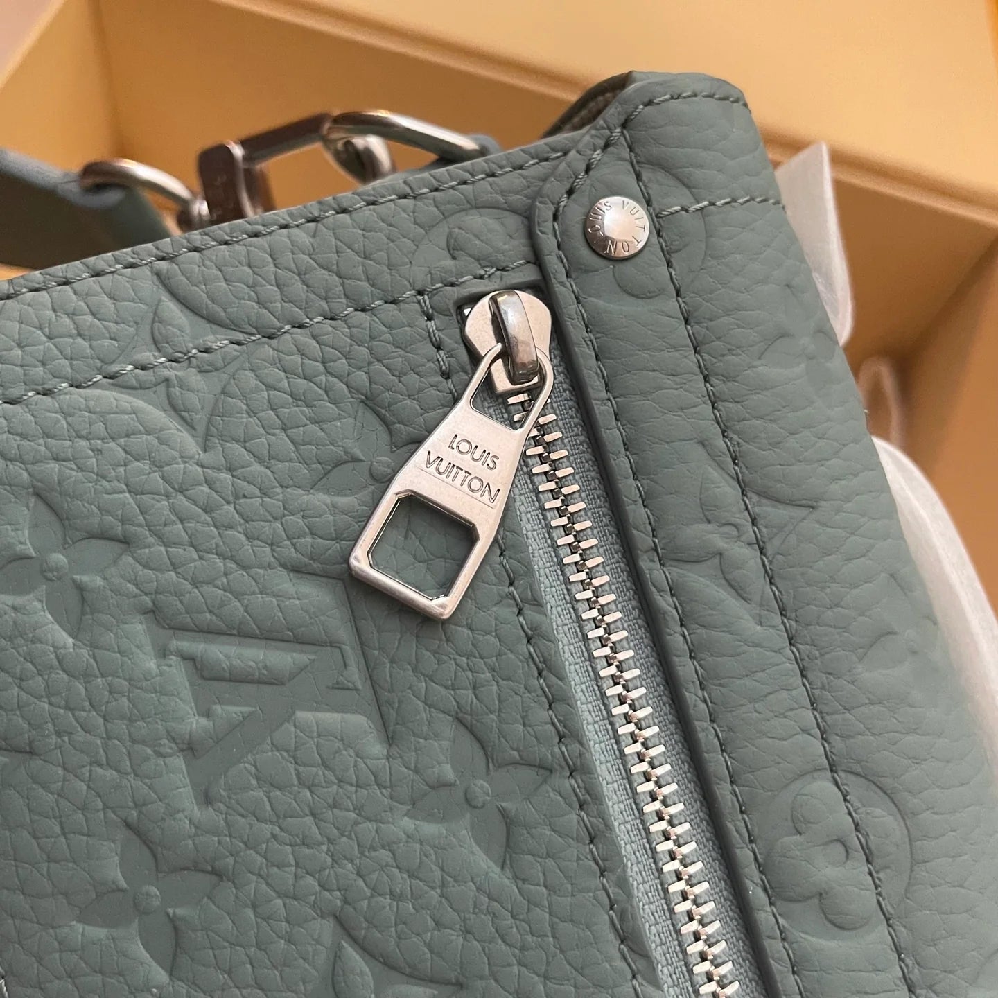 LV BAG M