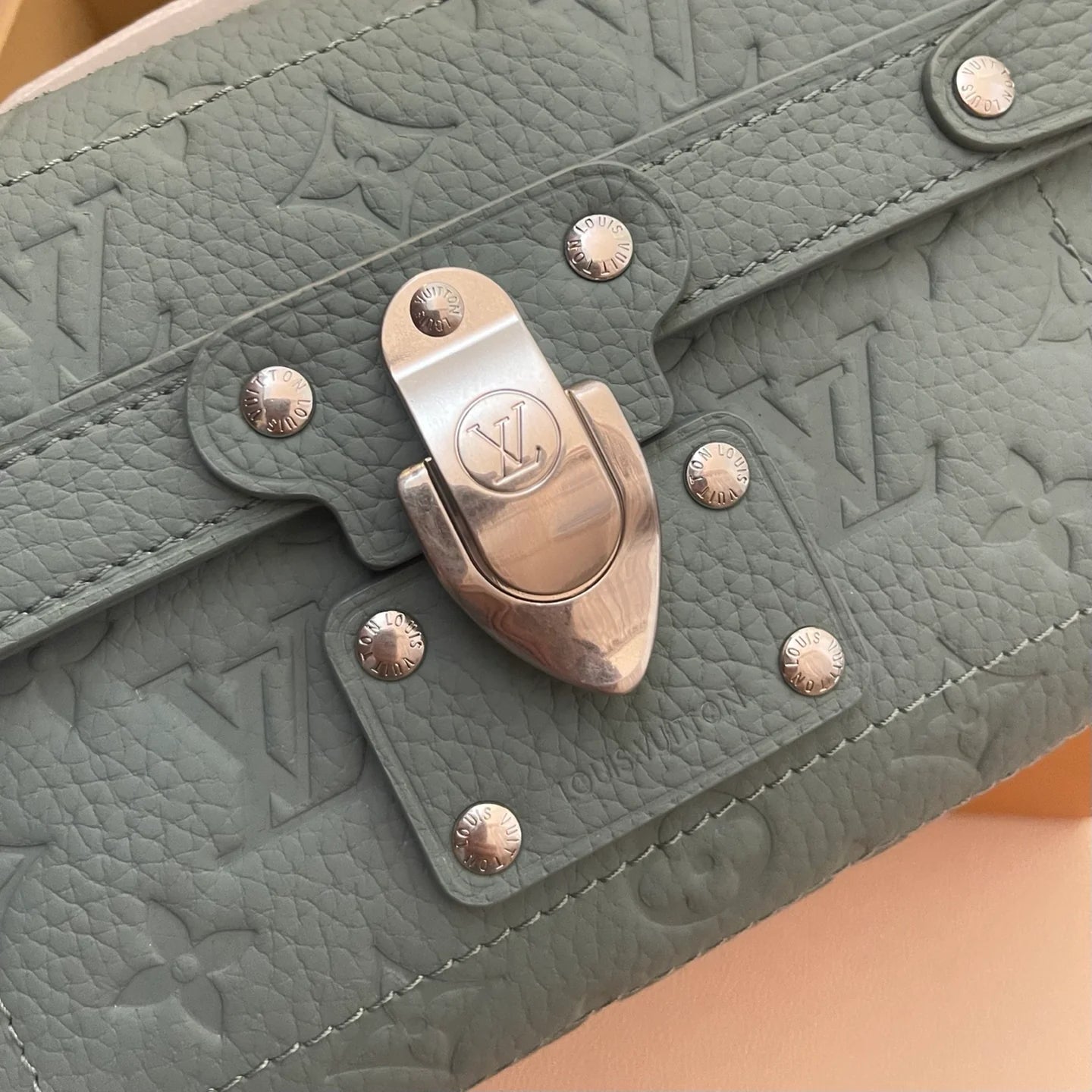 LV BAG M
