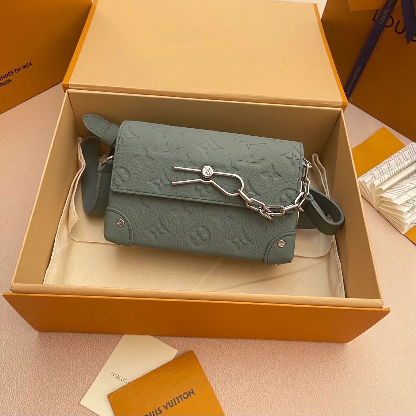 LV BAG M