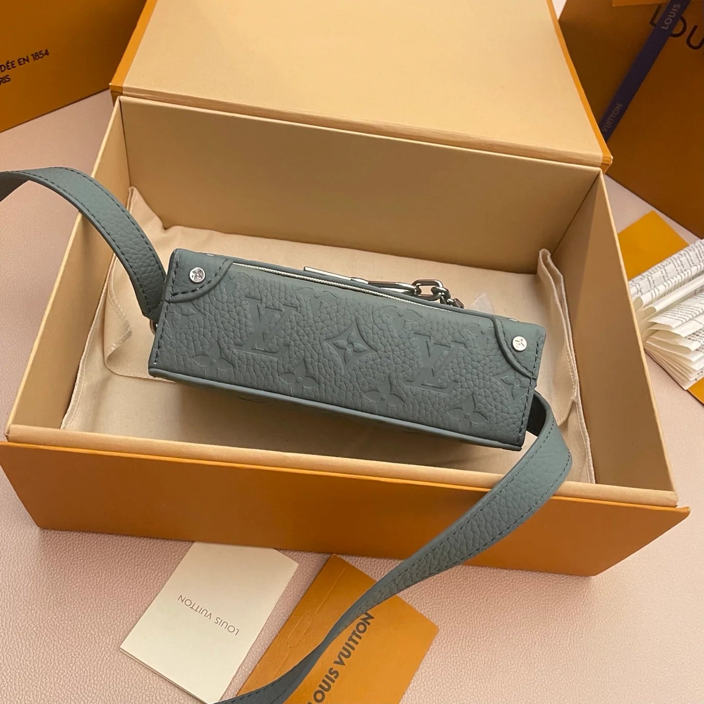 LV BAG M