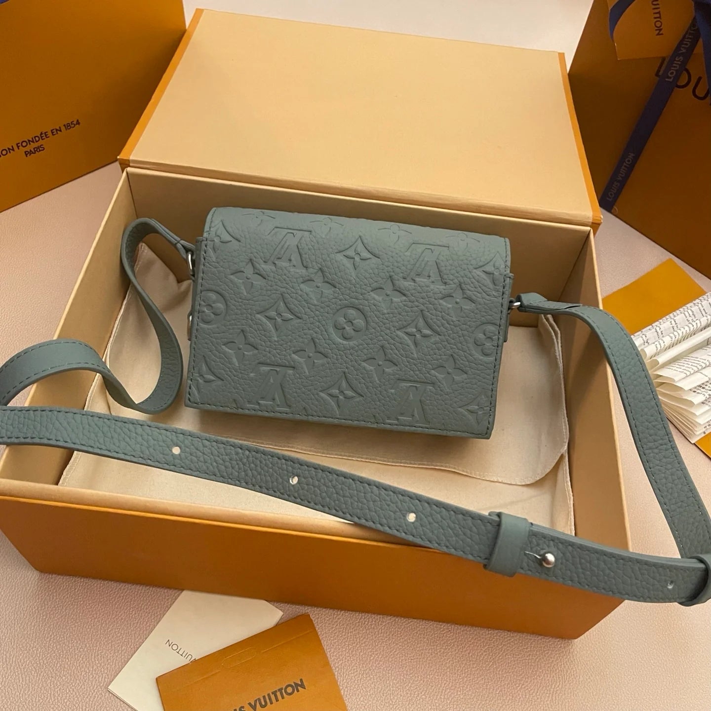LV BAG M