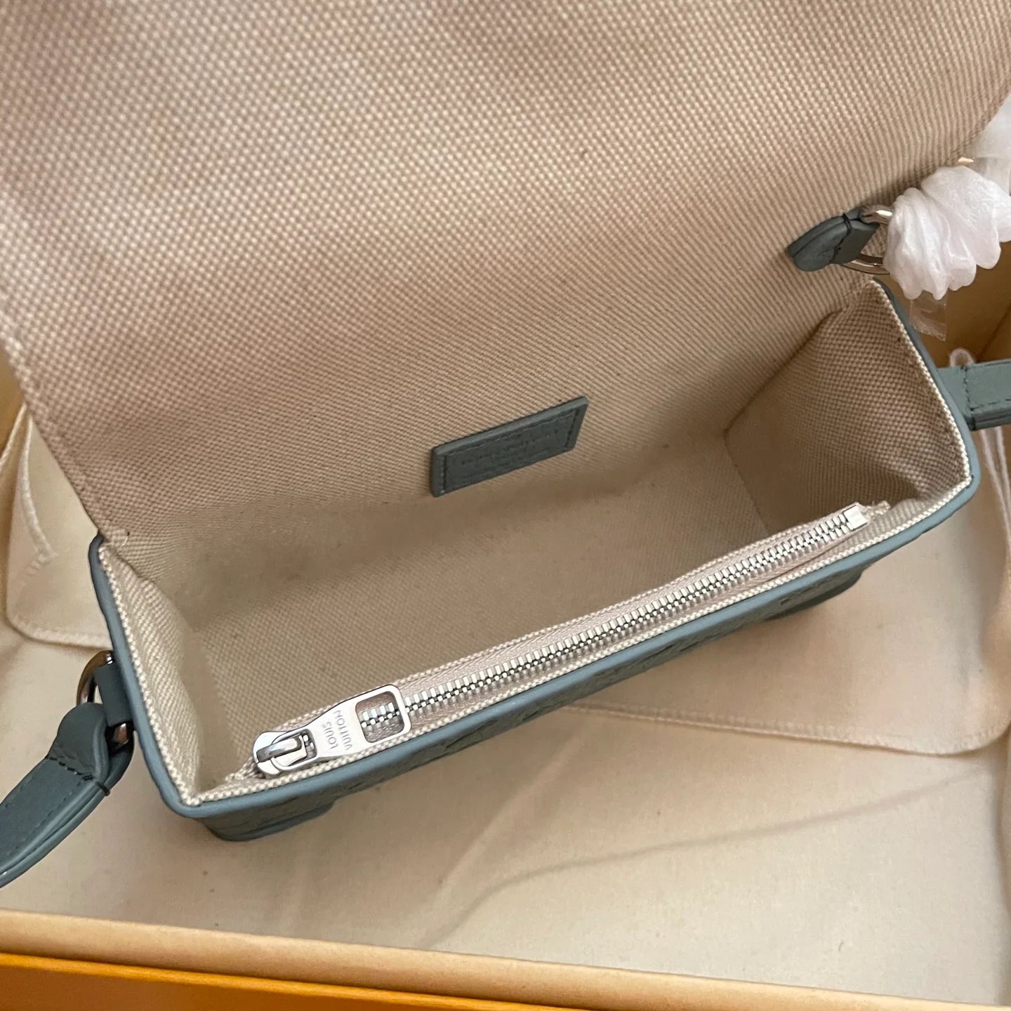 LV BAG M