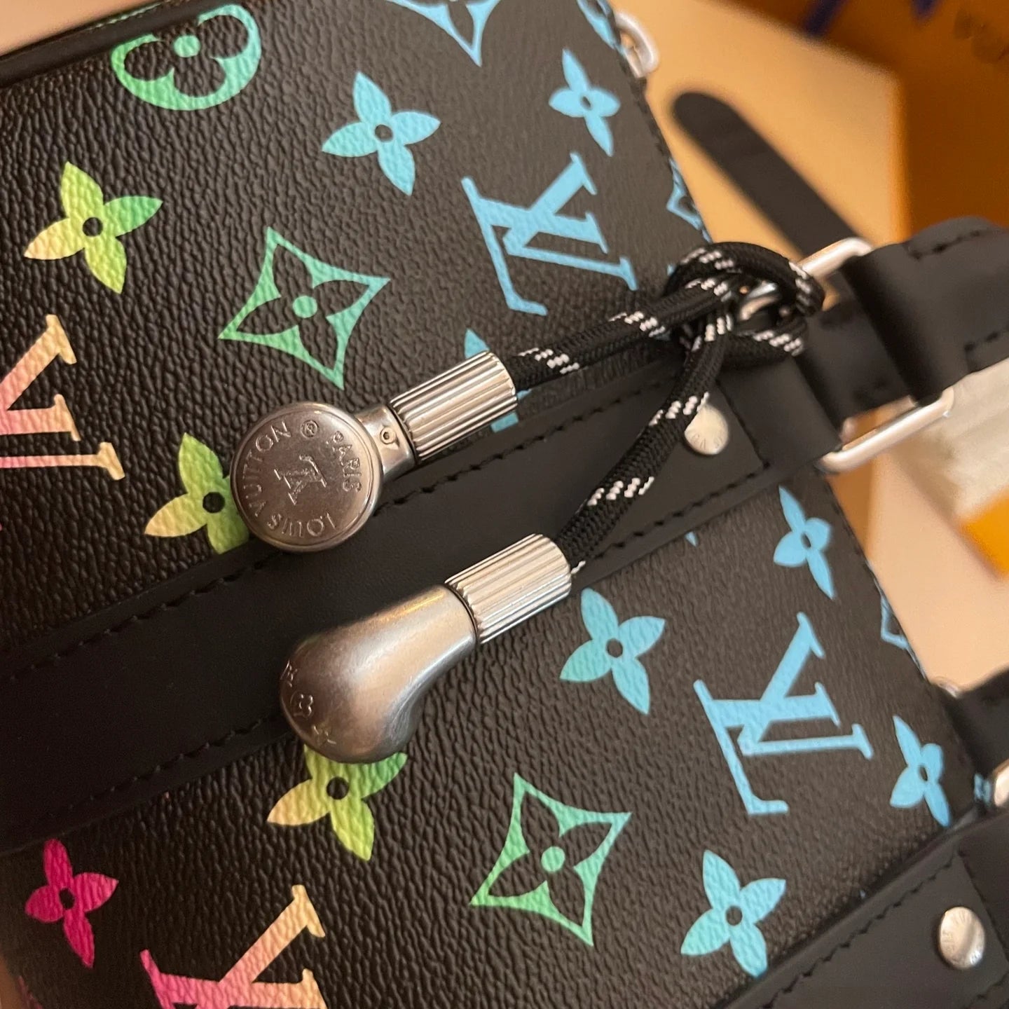 LV BAG M