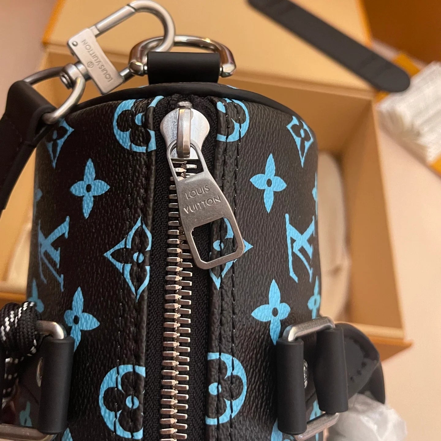 LV BAG M