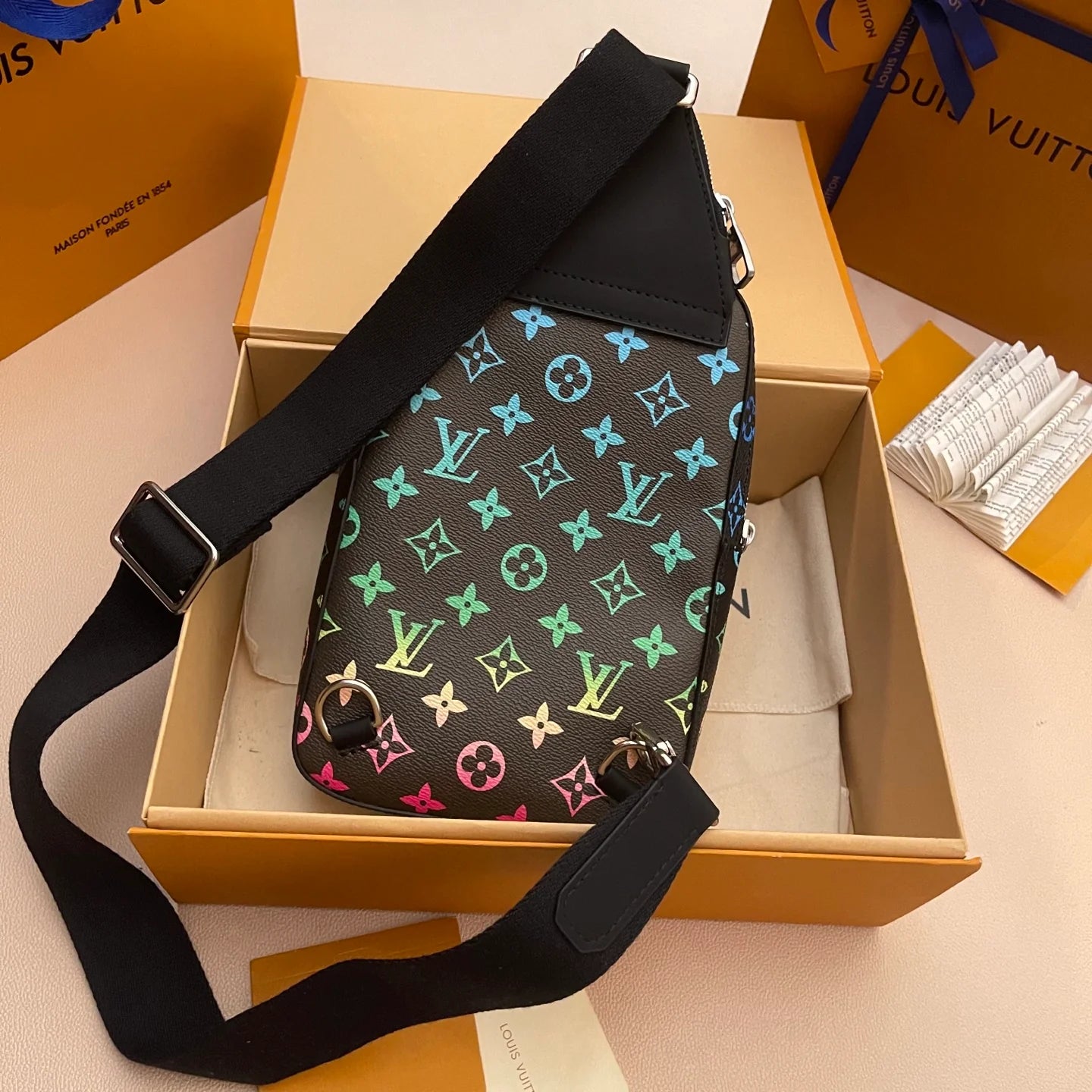 LV BAG M