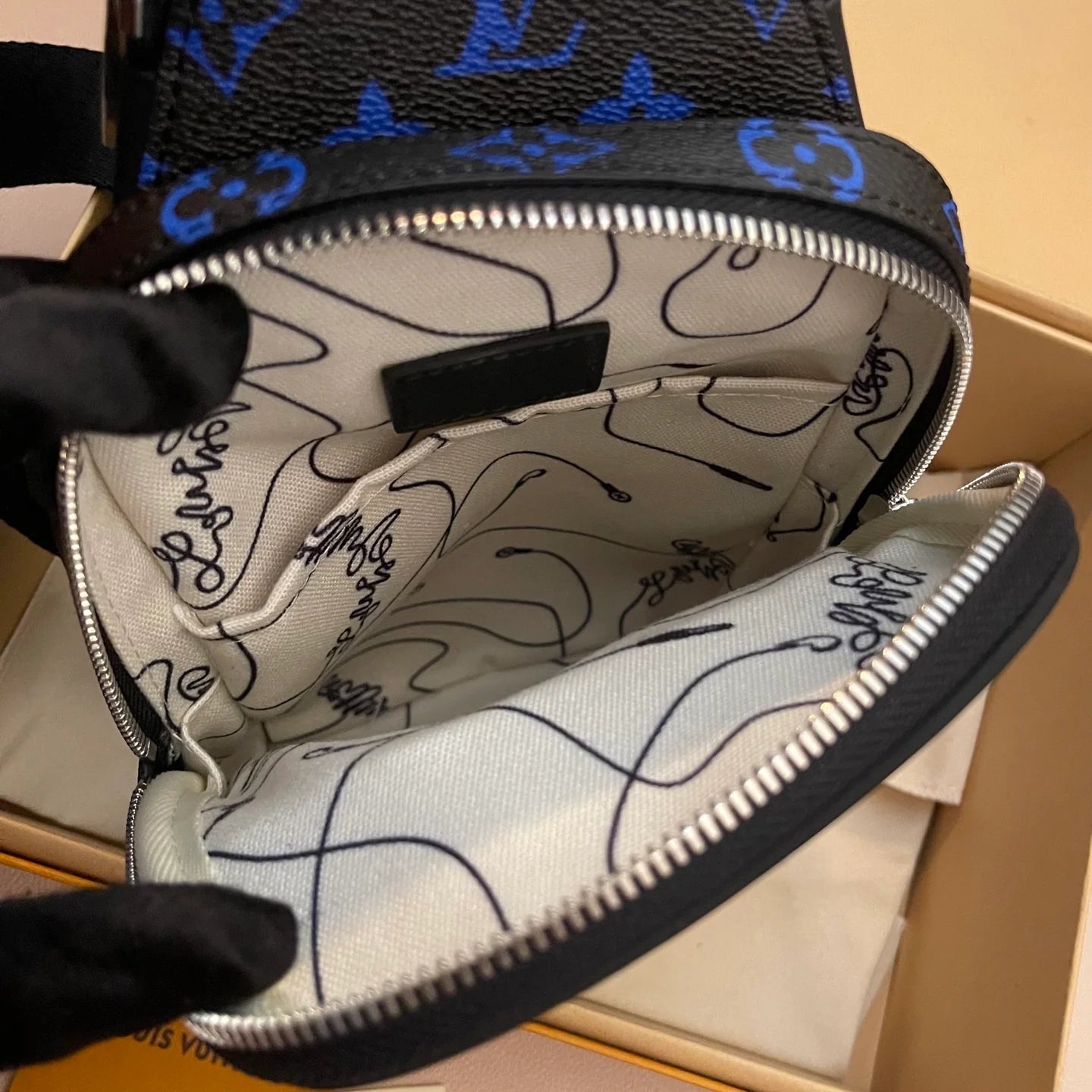 LV BAG M