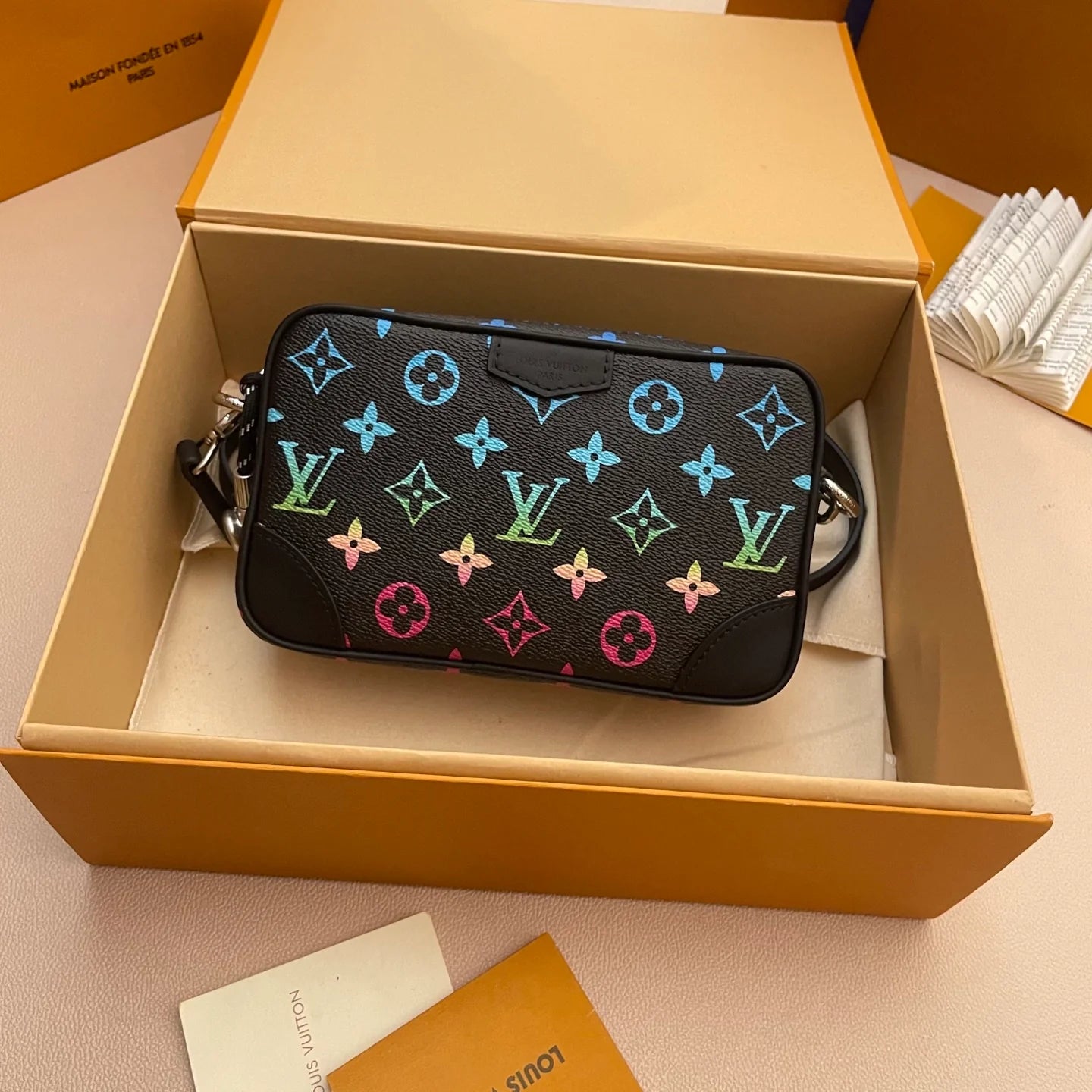 LV BAG M