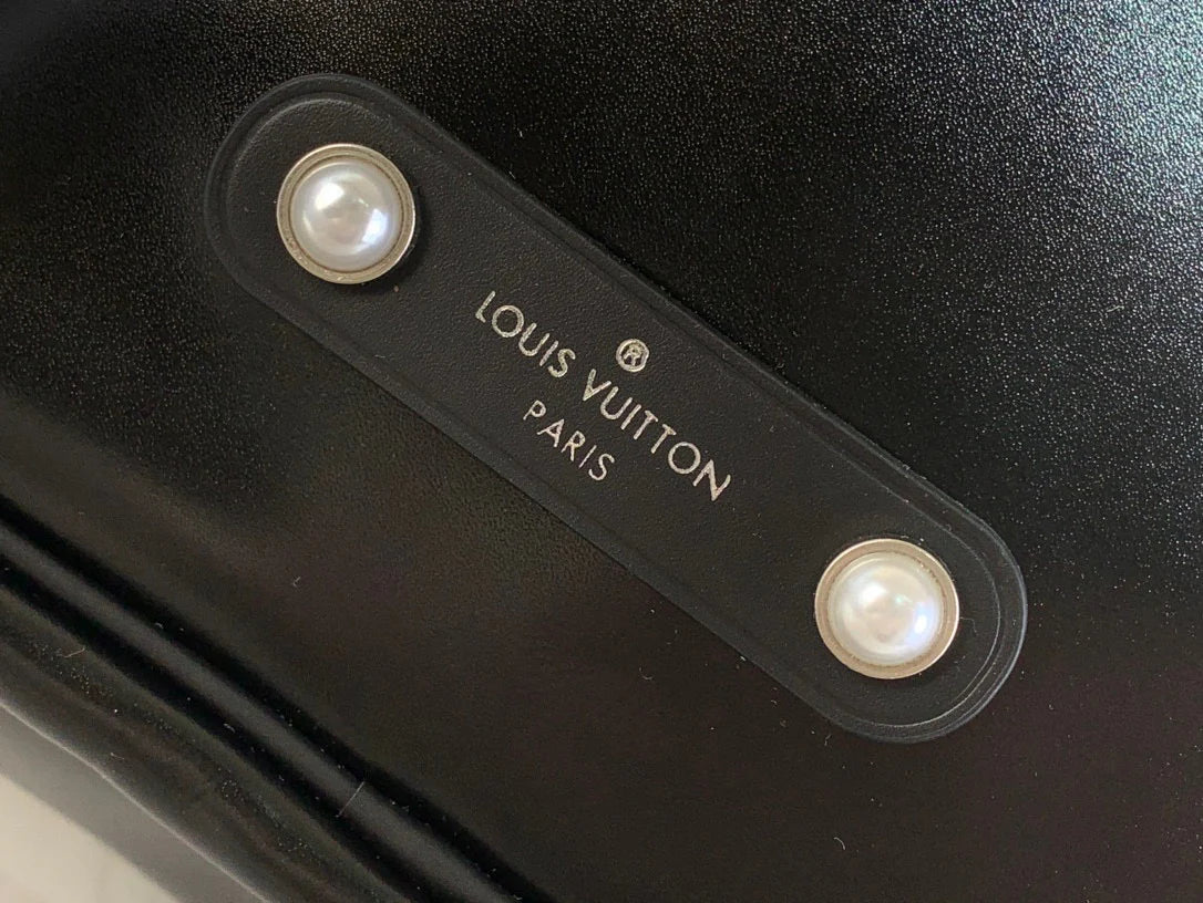 LV BAG M