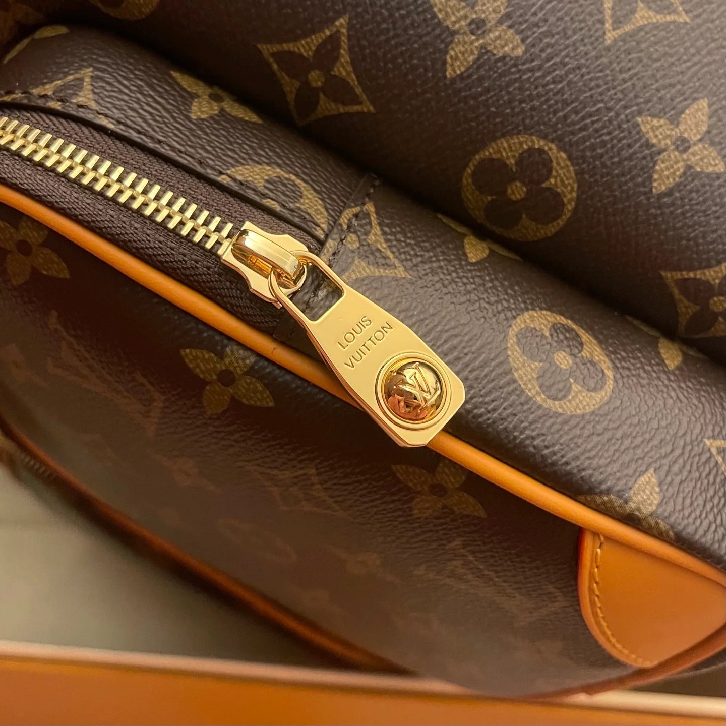 LV BAG M