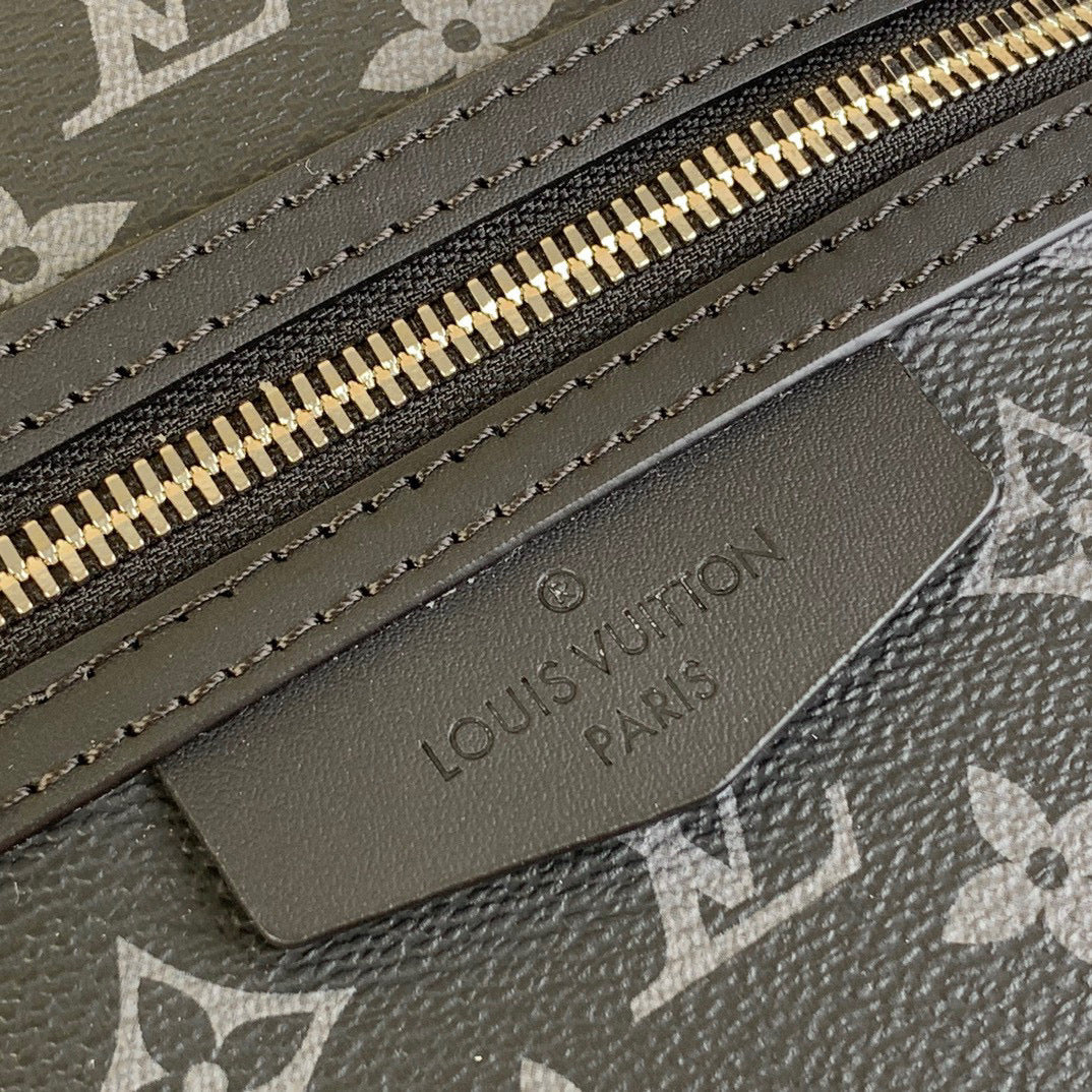 LV BAG M