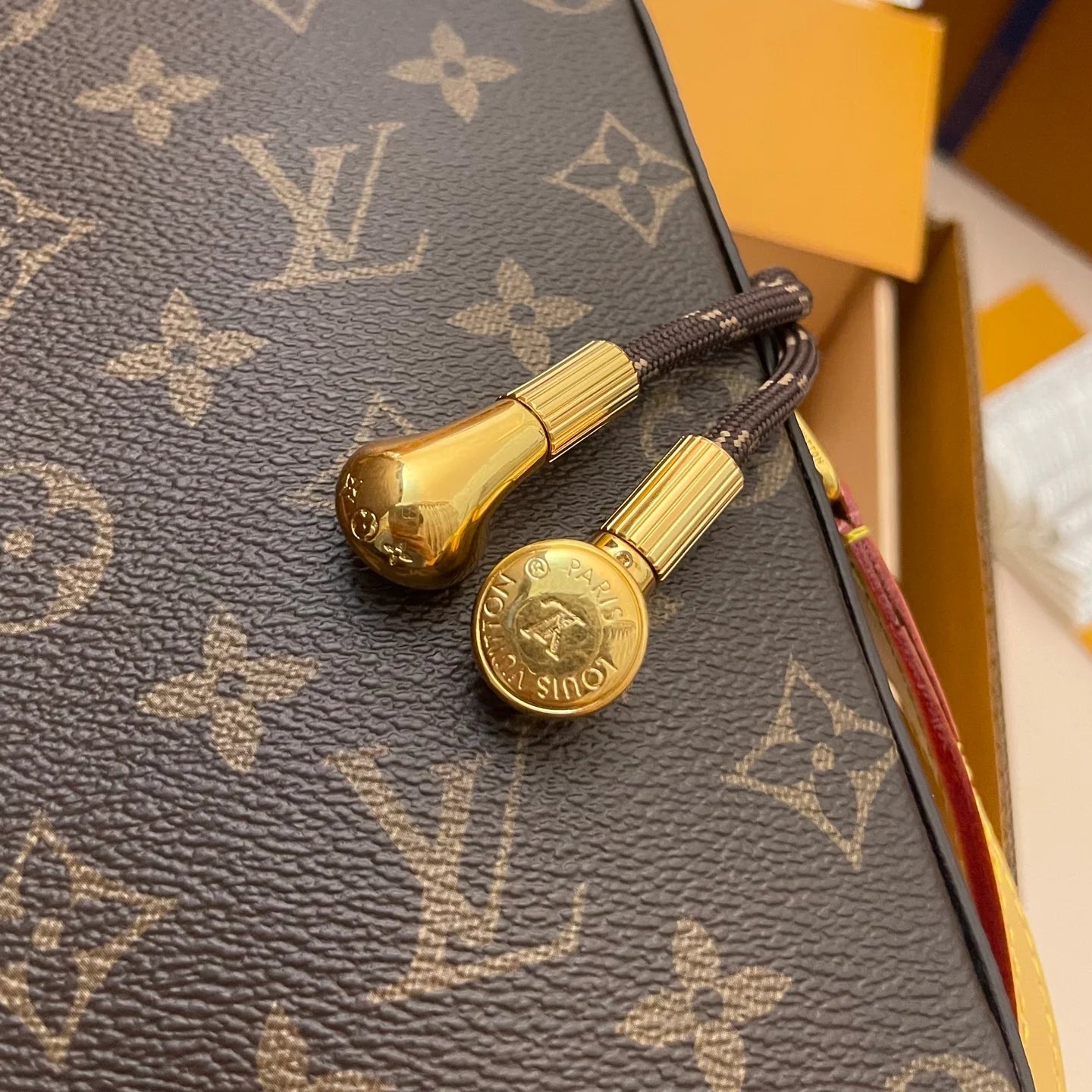 LV BAG M