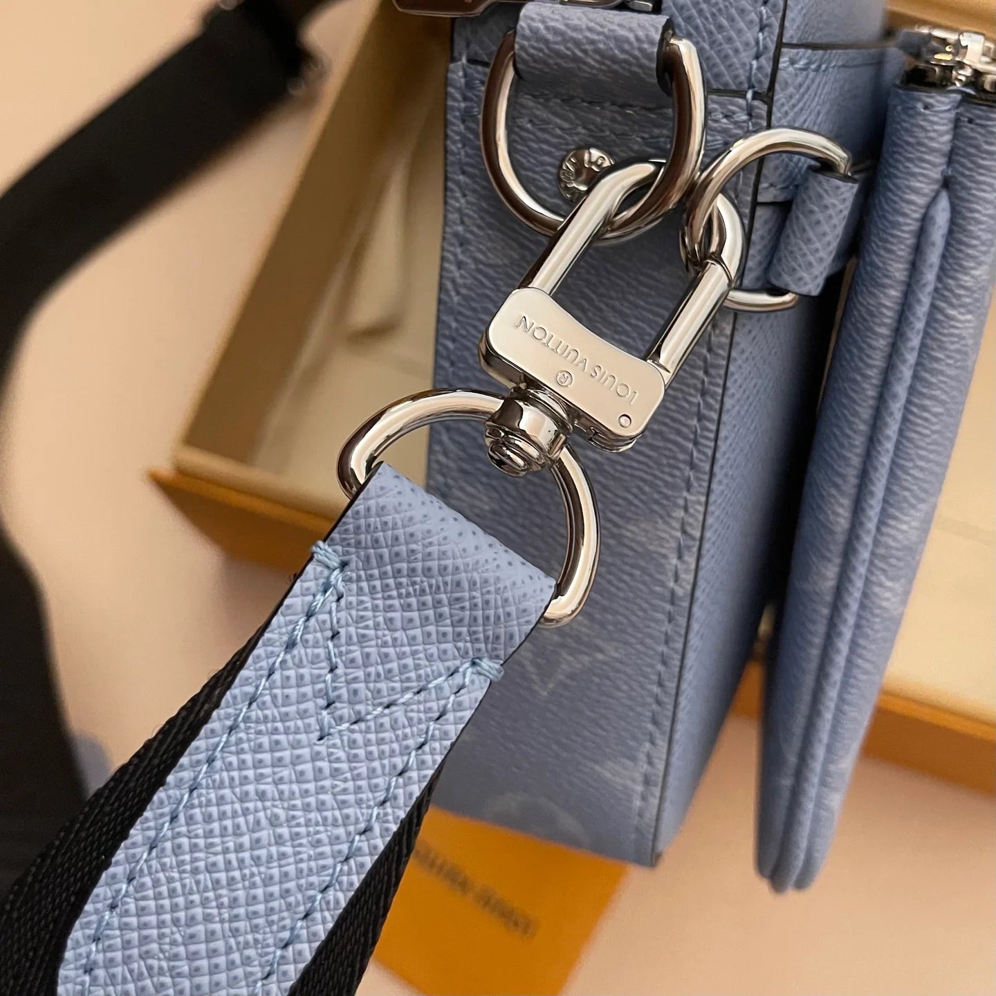 LV BAG M