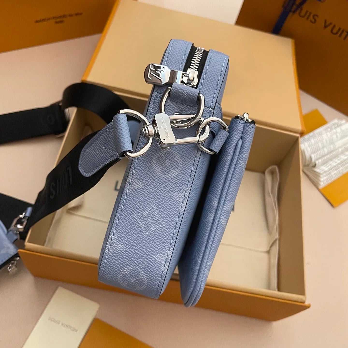 LV BAG M
