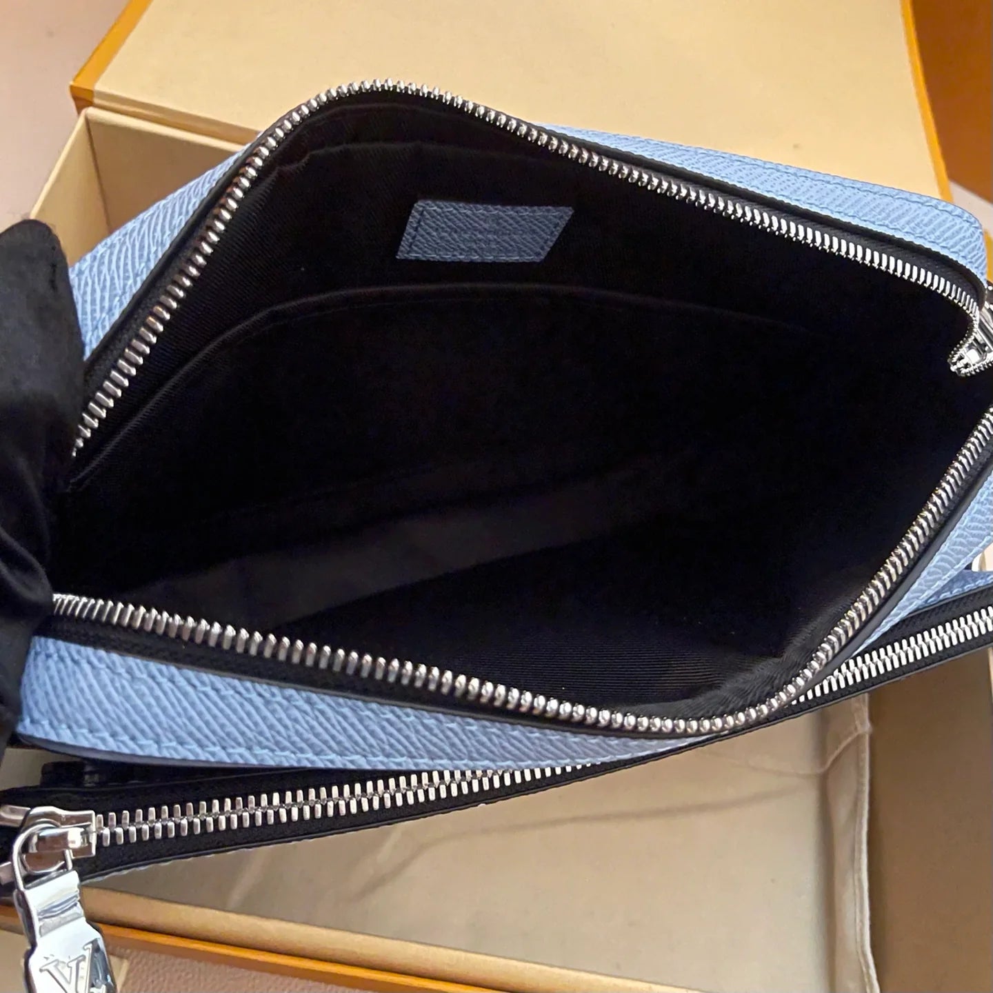 LV BAG M