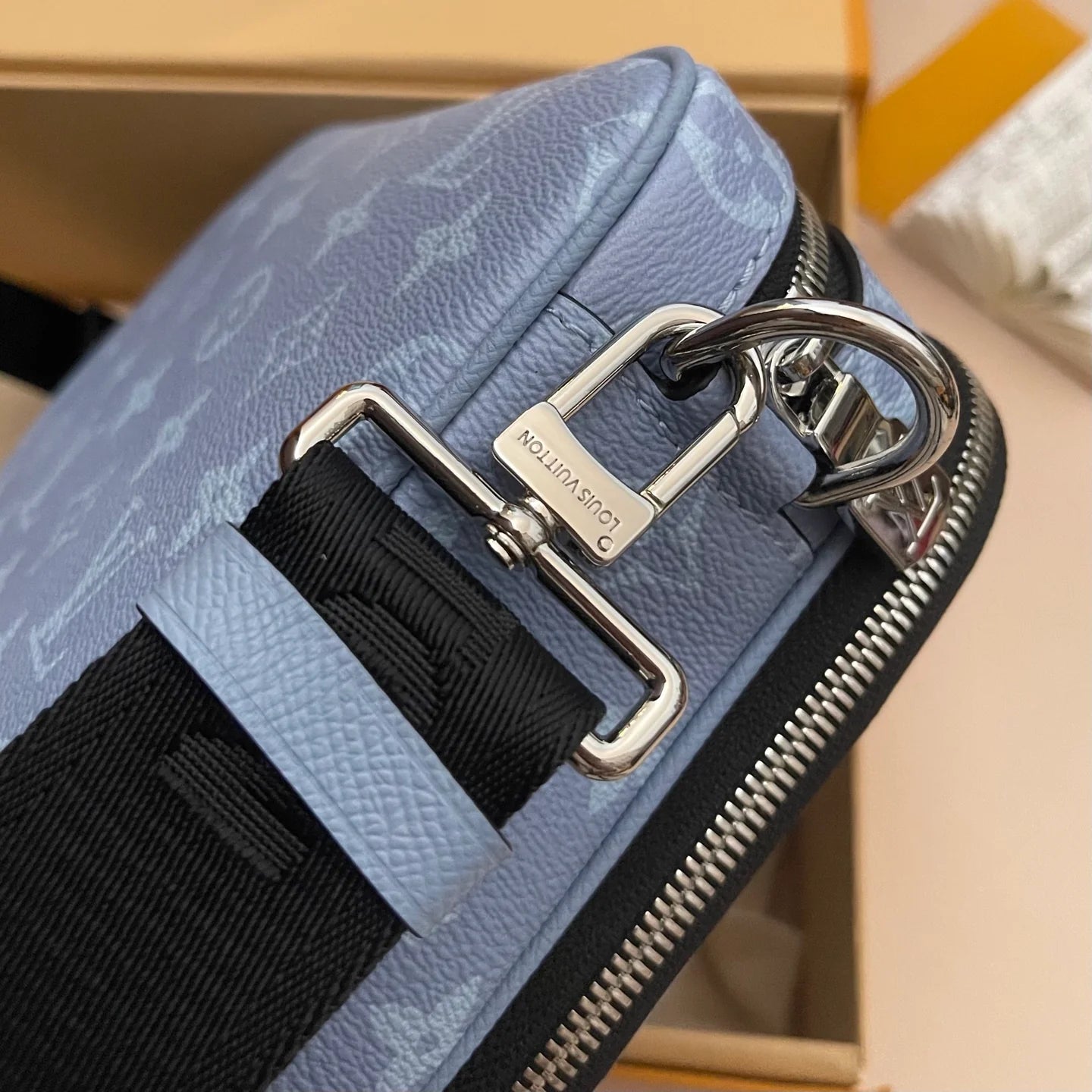 LV BAG M
