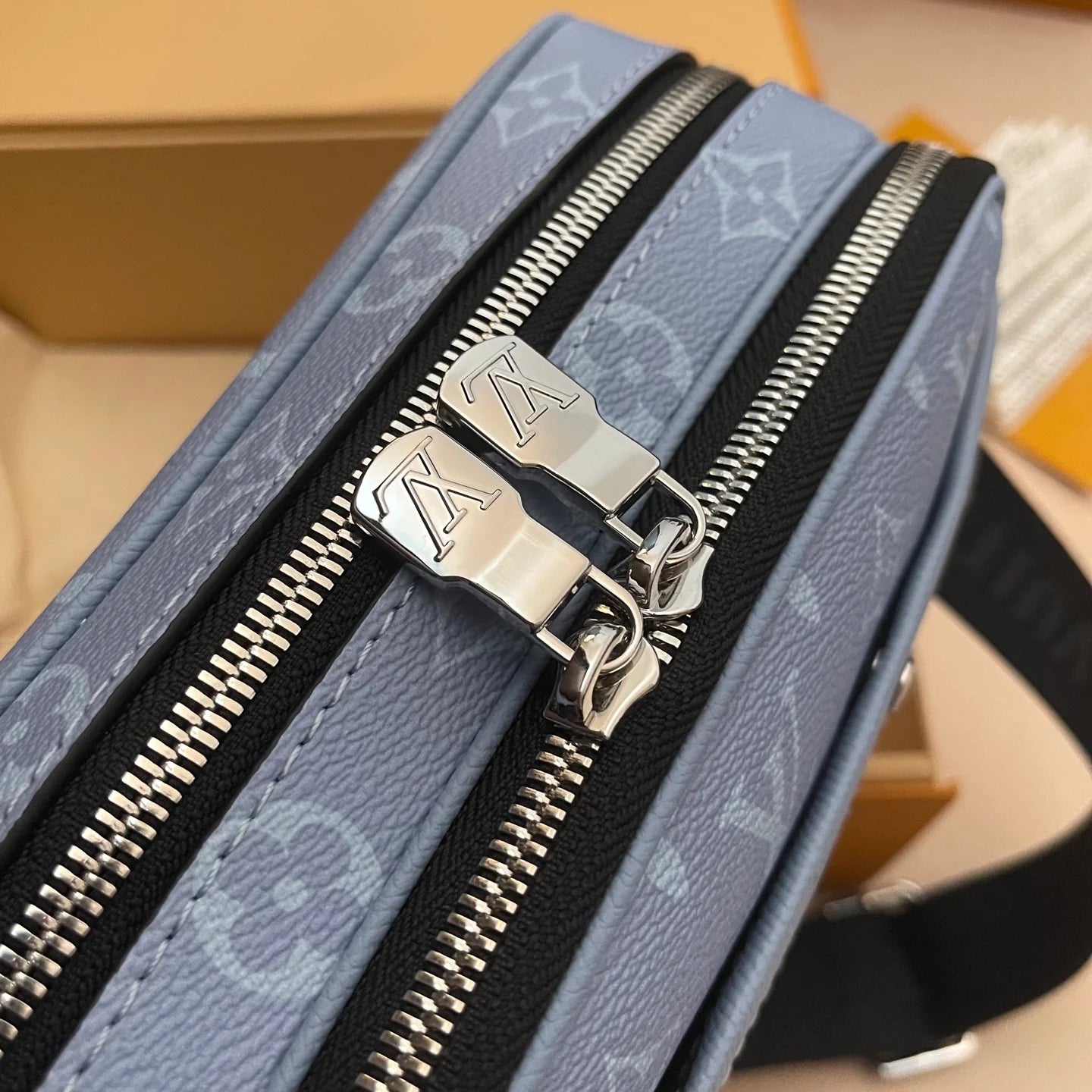 LV BAG M