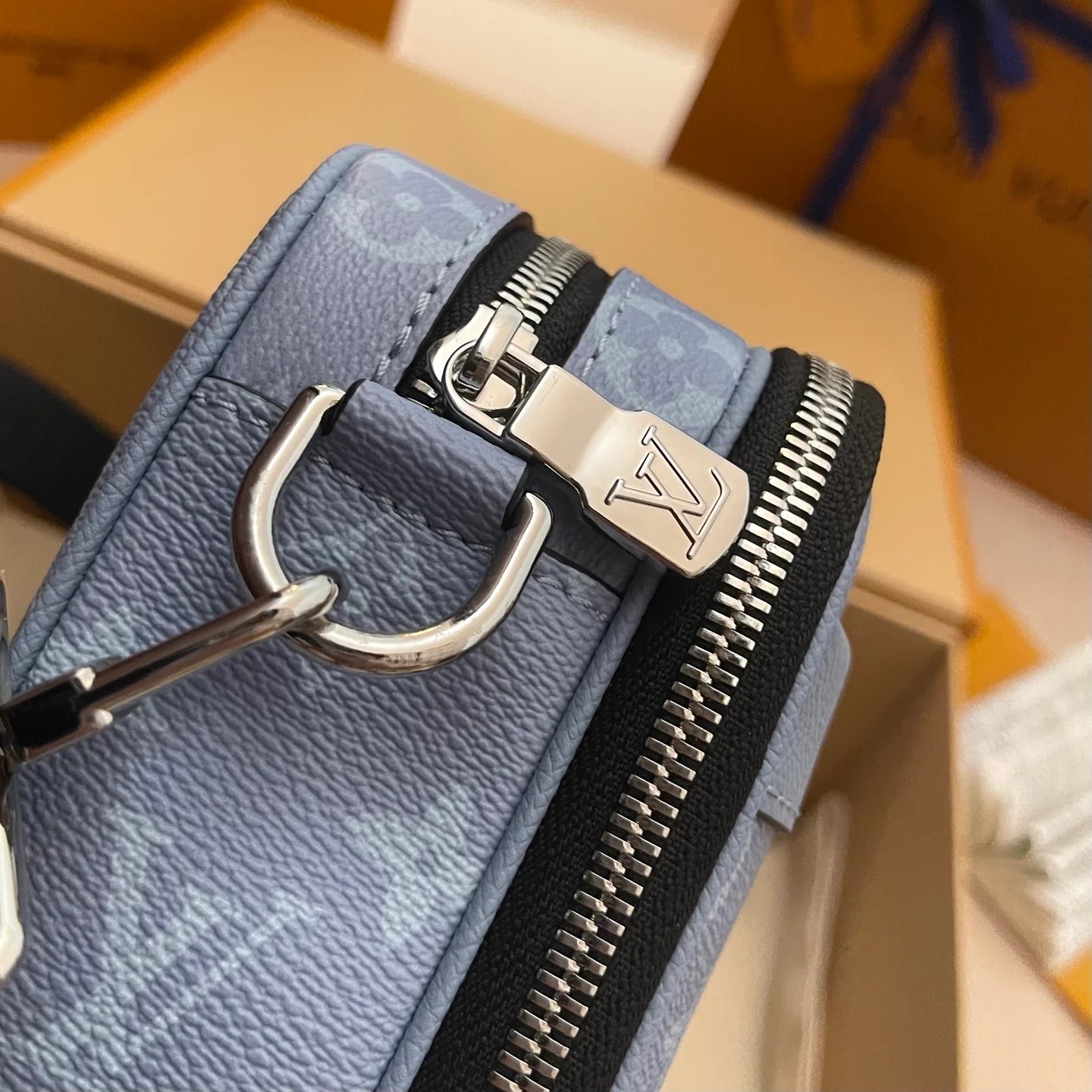 LV BAG M